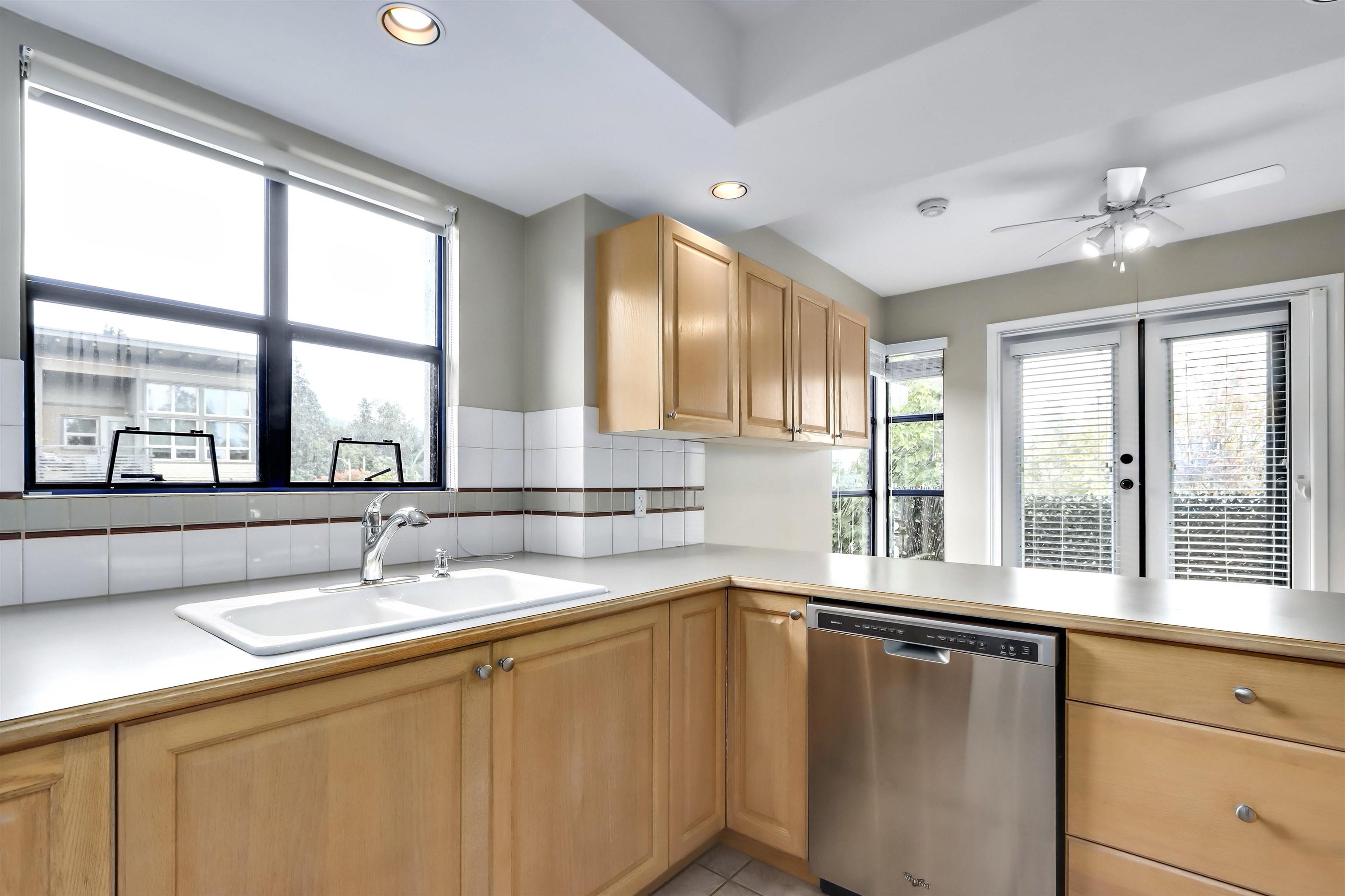 Listing image of 301 3151 WOODBINE DRIVE
