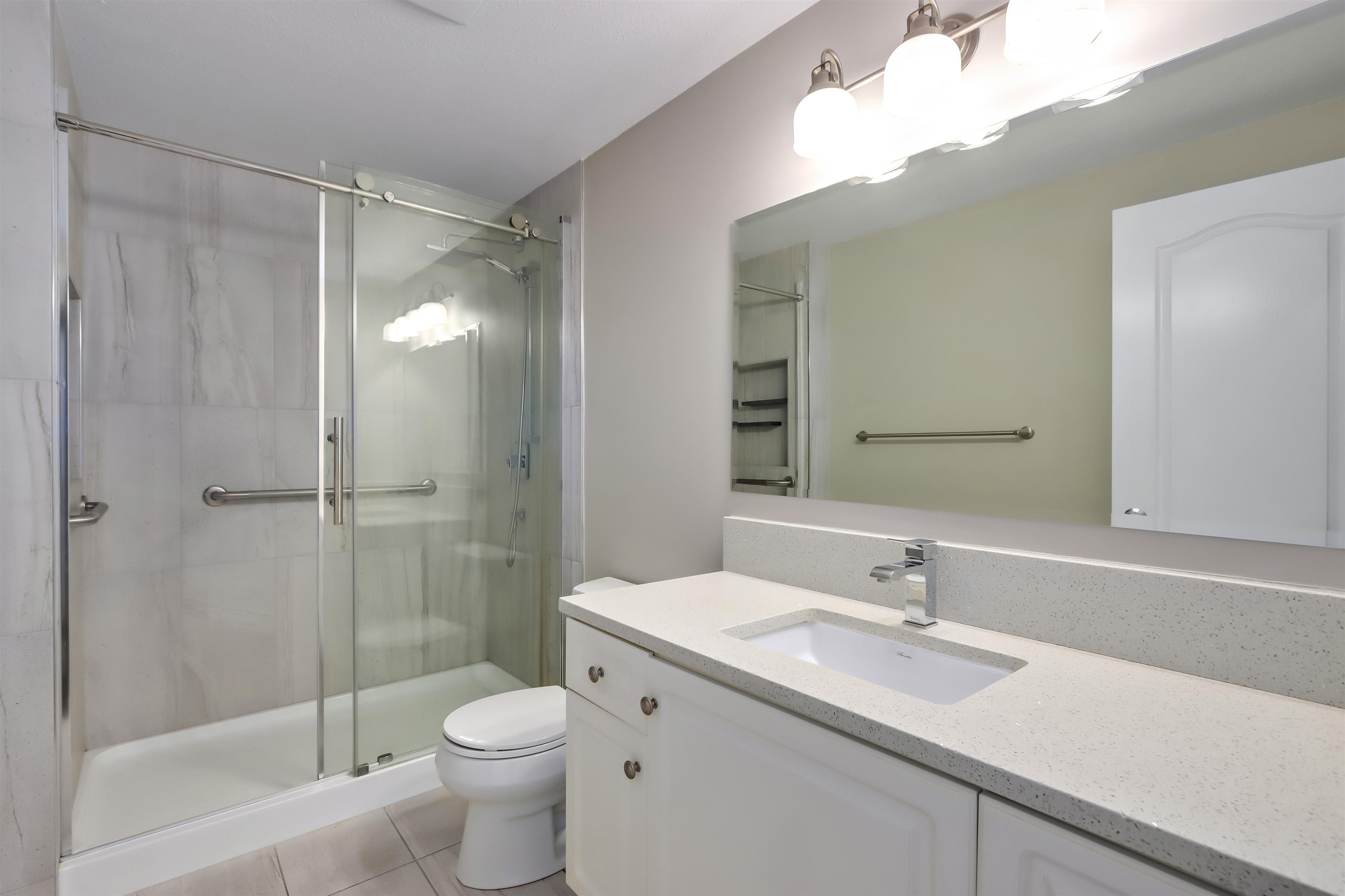 Listing image of 301 3151 WOODBINE DRIVE