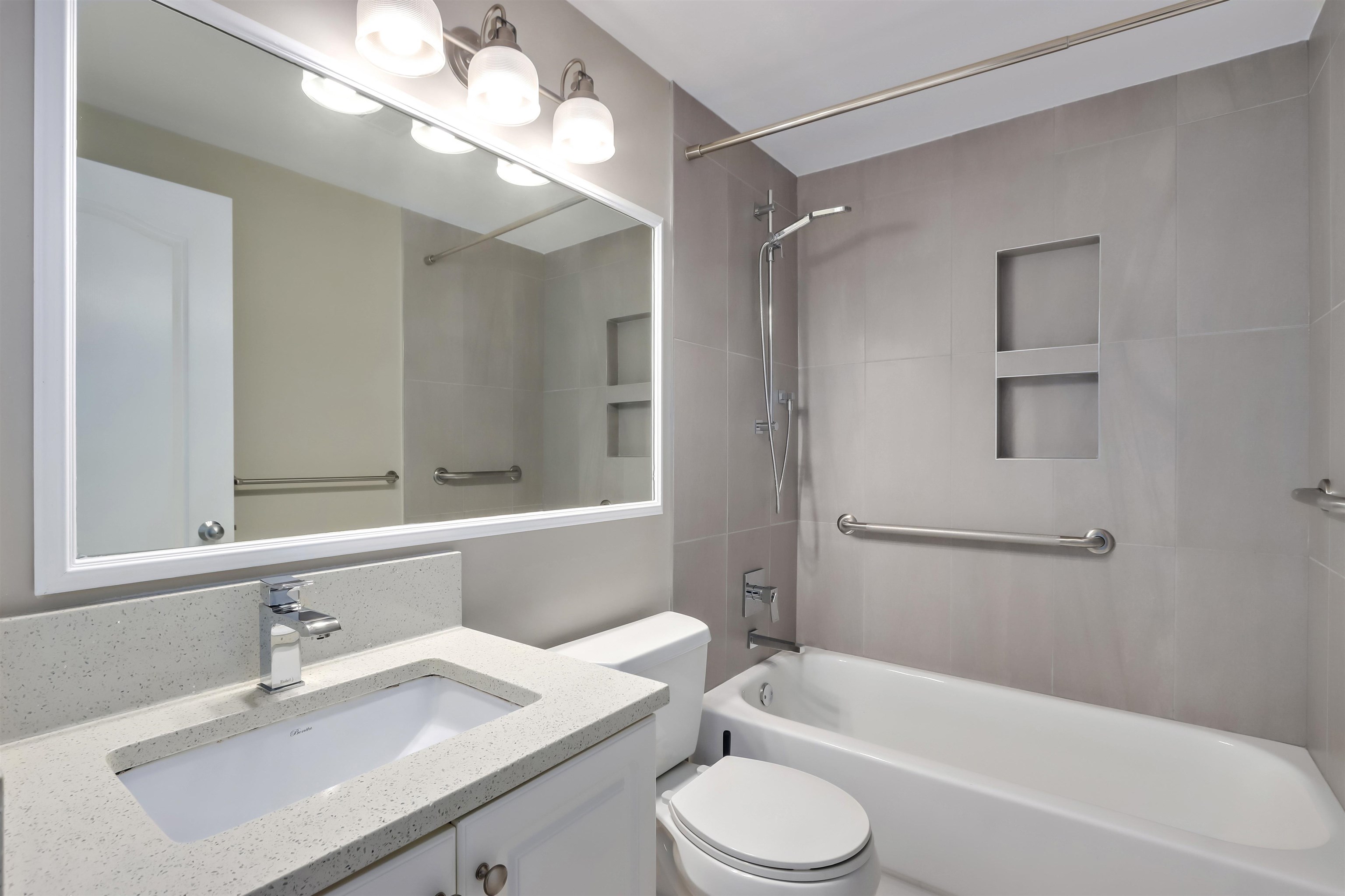 Listing image of 301 3151 WOODBINE DRIVE