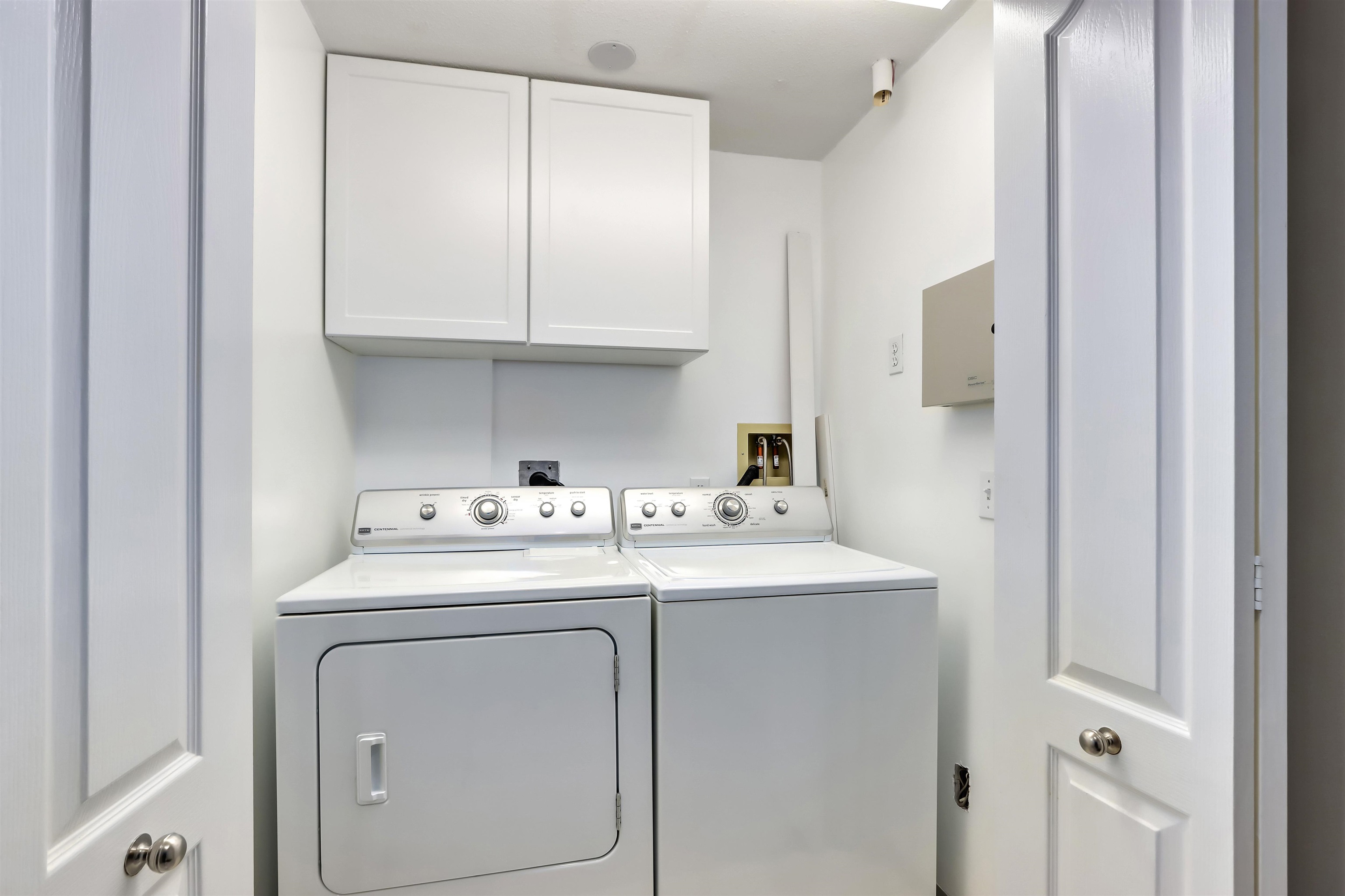Listing image of 301 3151 WOODBINE DRIVE