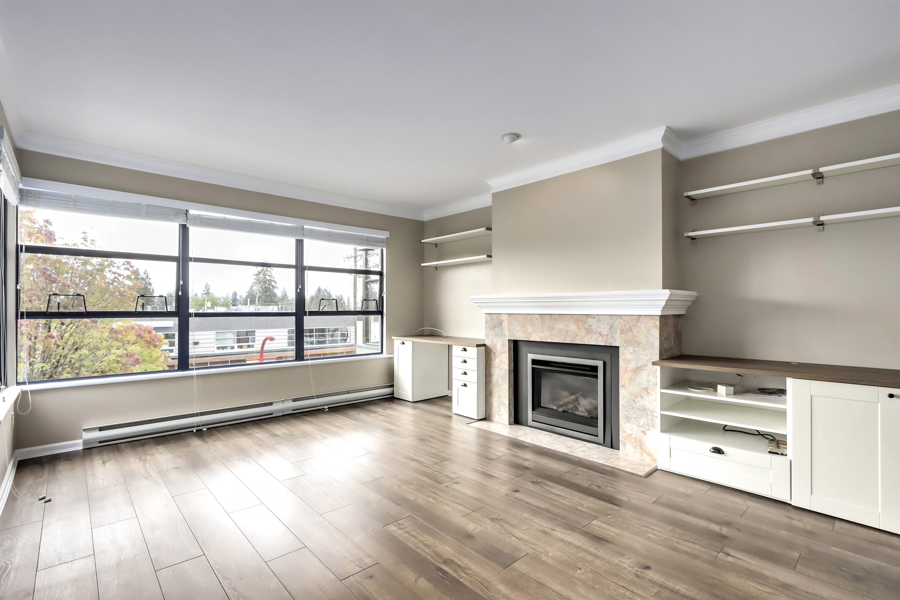 Listing image of 301 3151 WOODBINE DRIVE