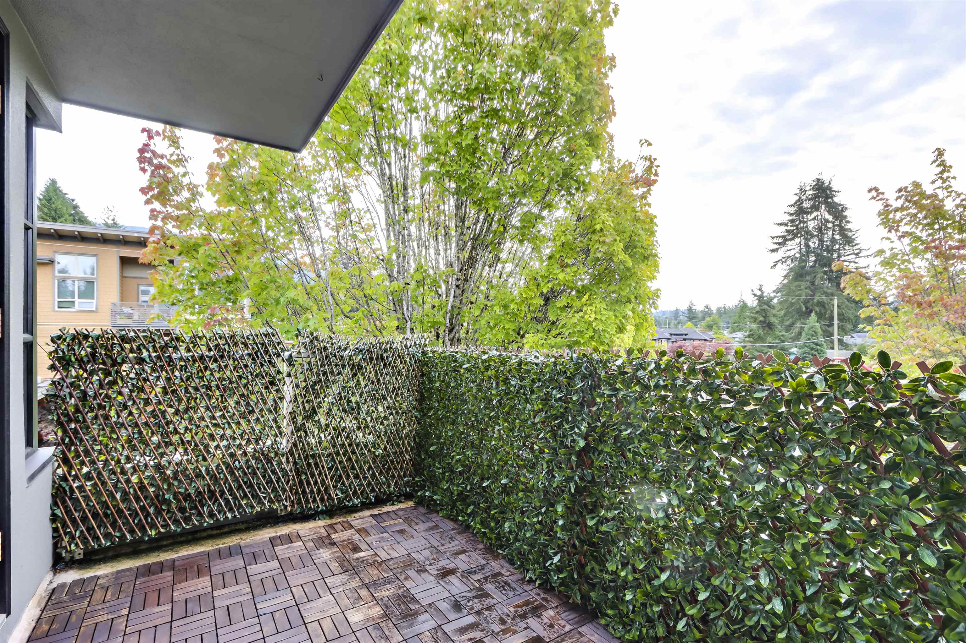 Listing image of 301 3151 WOODBINE DRIVE