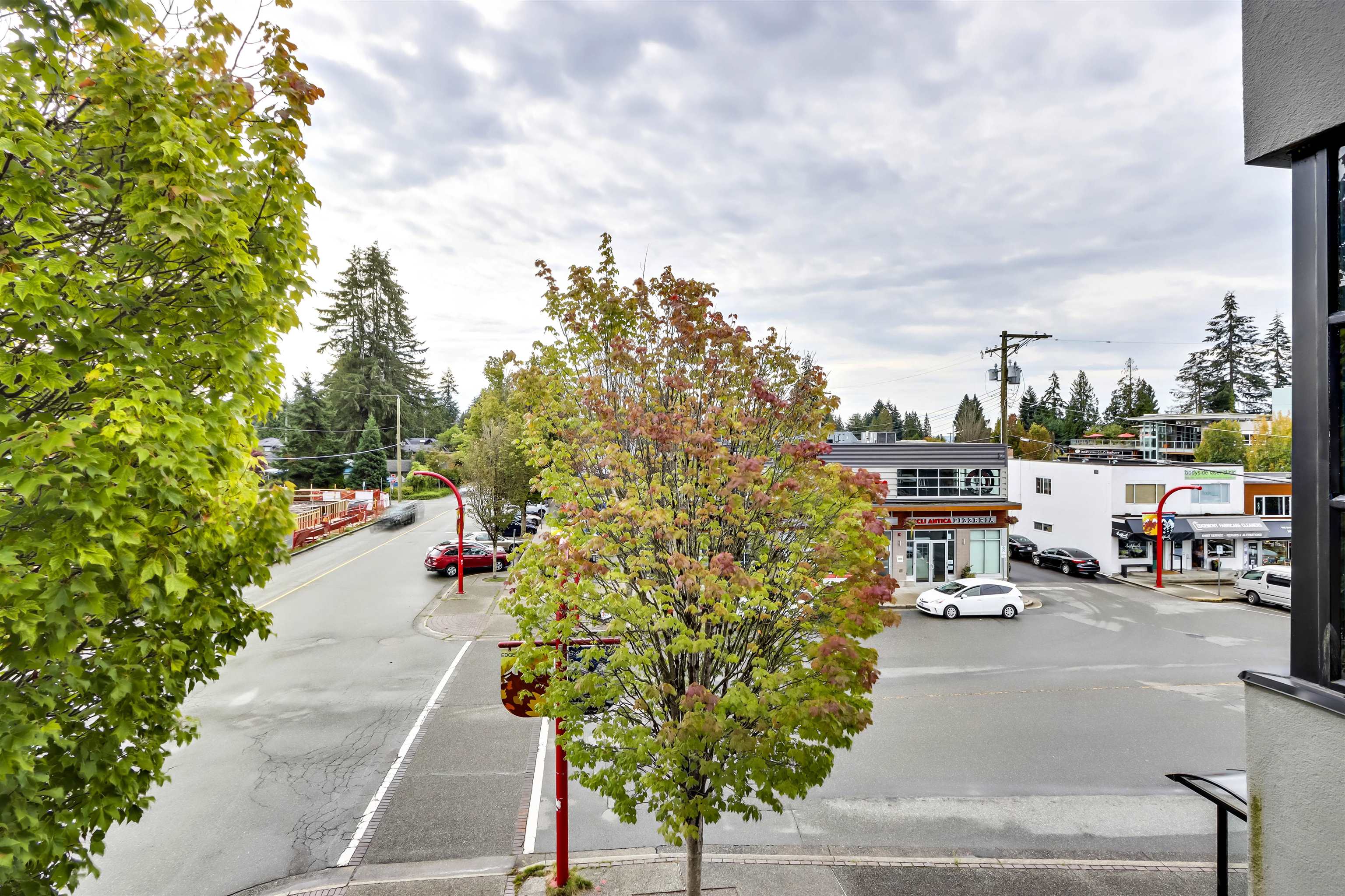 Listing image of 301 3151 WOODBINE DRIVE