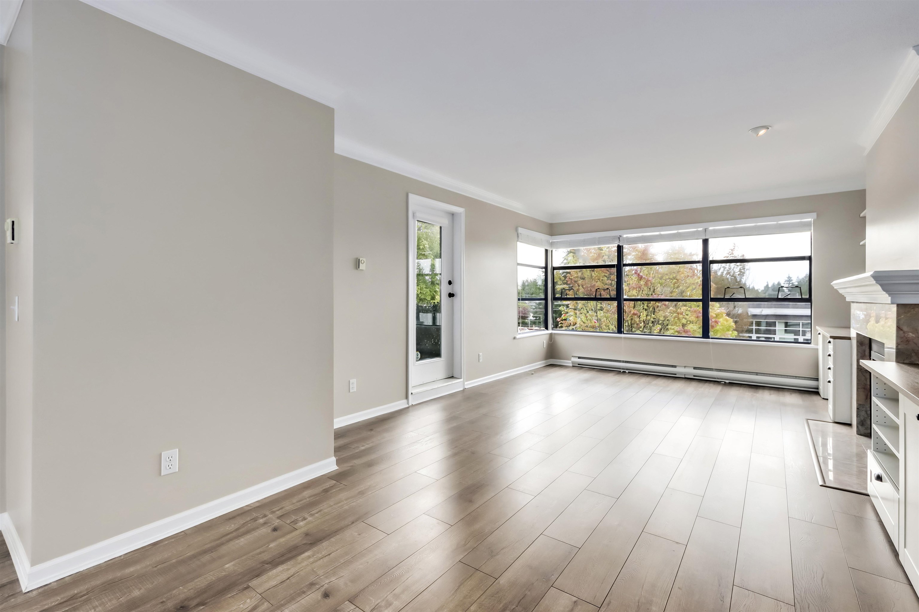 Listing image of 301 3151 WOODBINE DRIVE