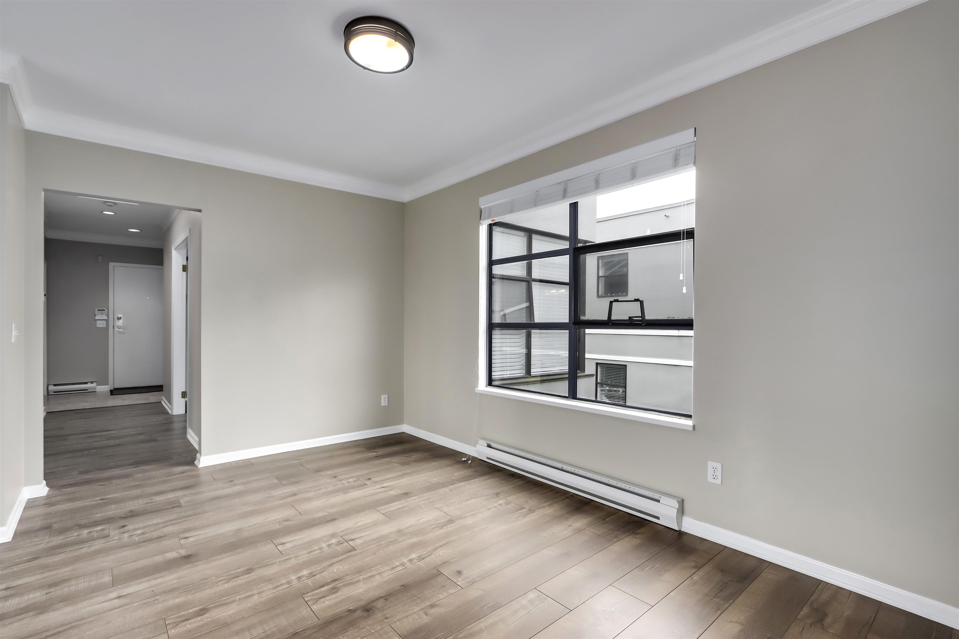 Listing image of 301 3151 WOODBINE DRIVE