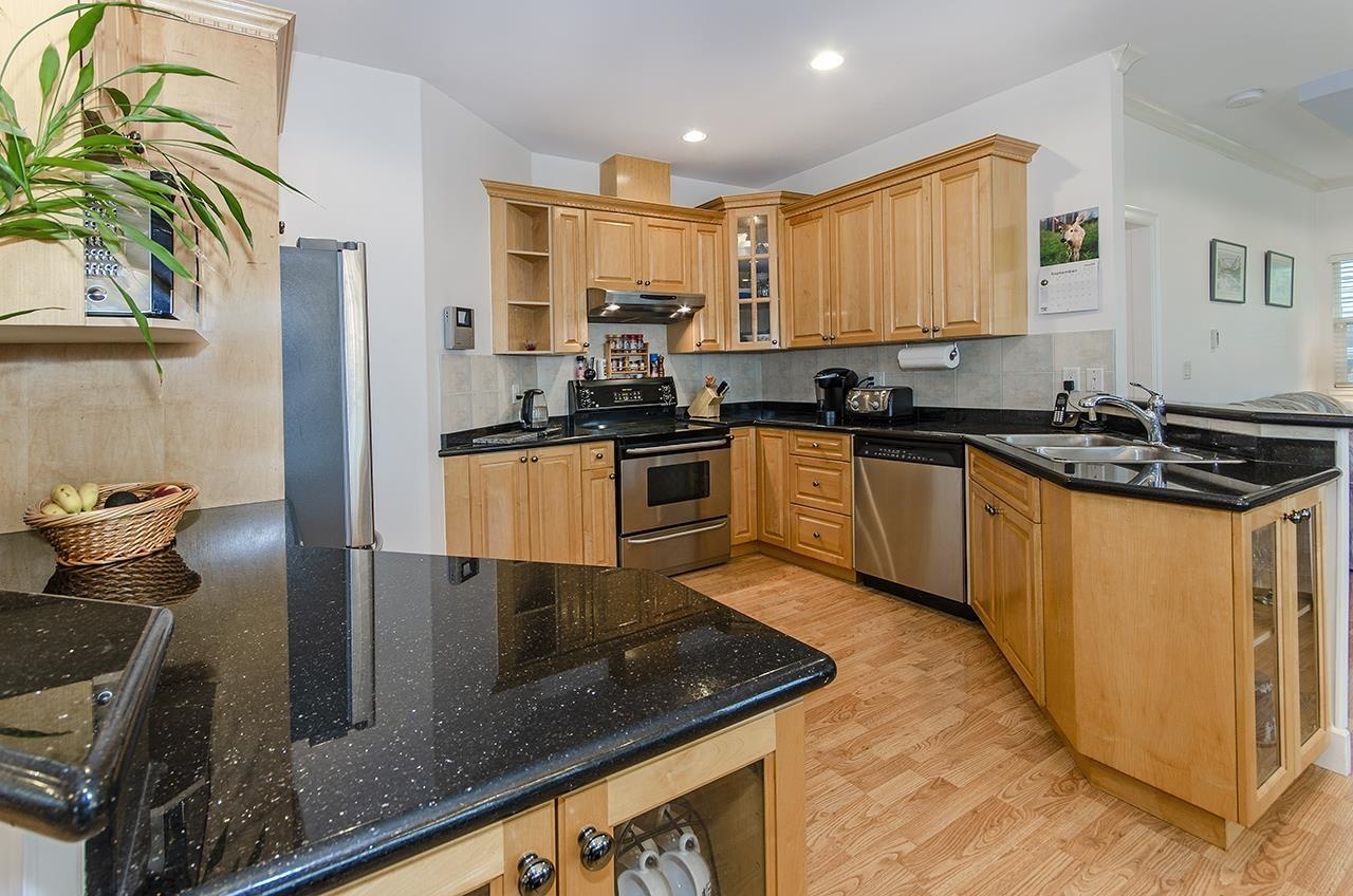 Listing image of 522 E 4TH STREET