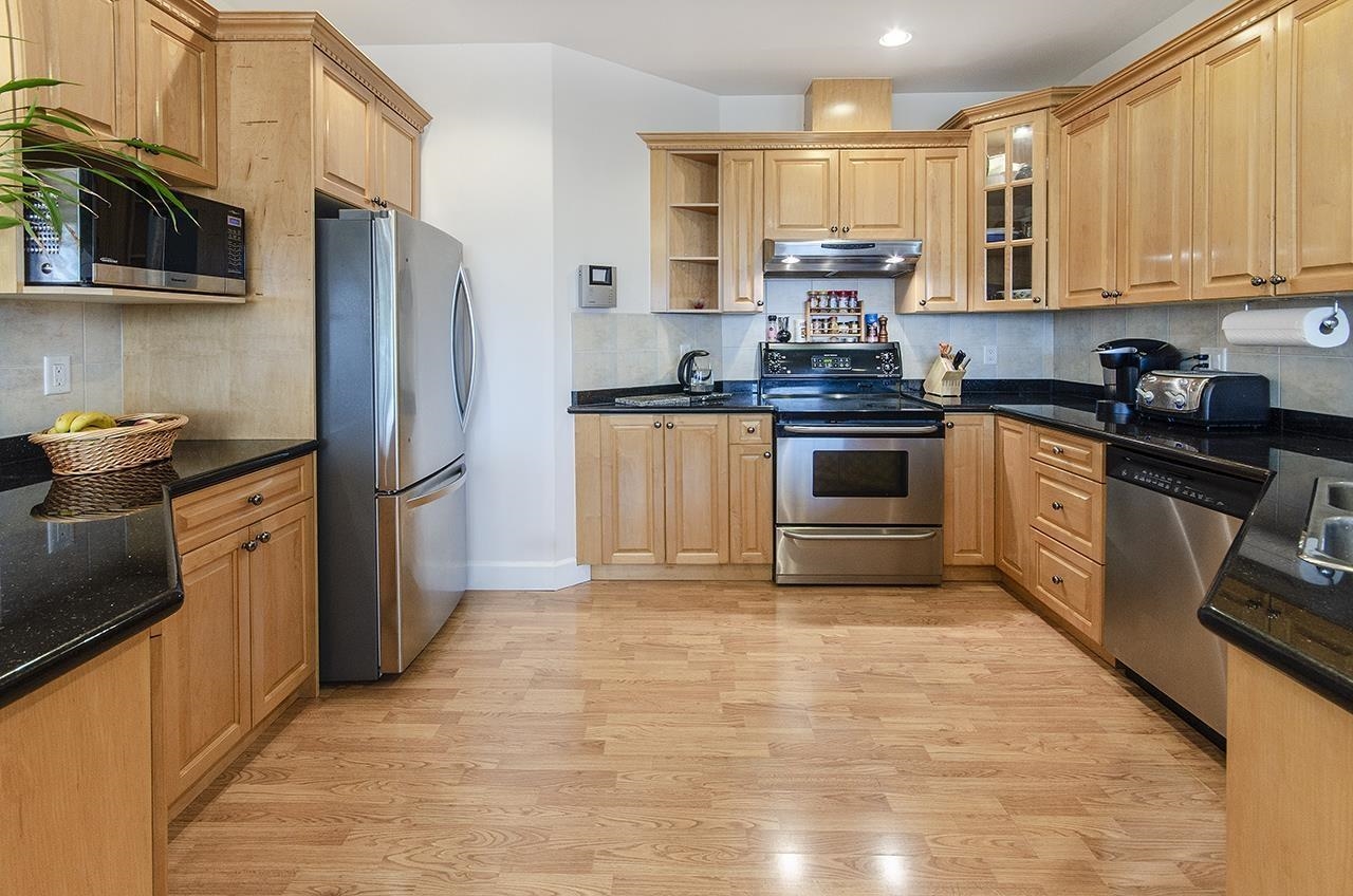 Listing image of 522 E 4TH STREET