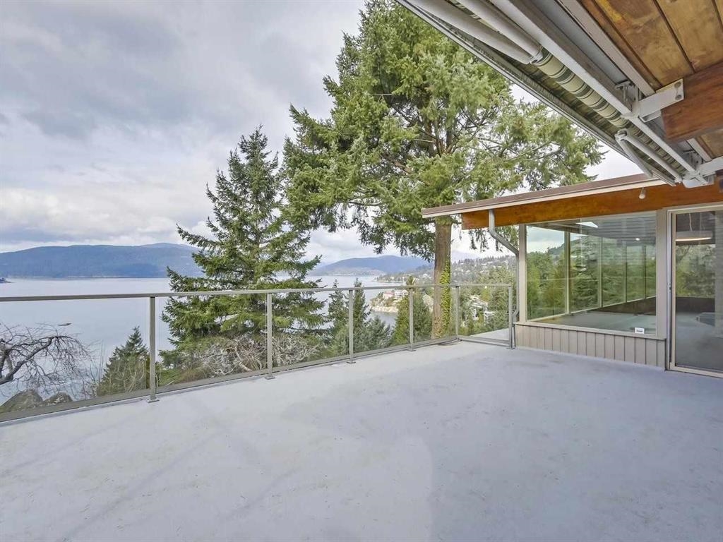 Listing image of 5122 MARINE DRIVE