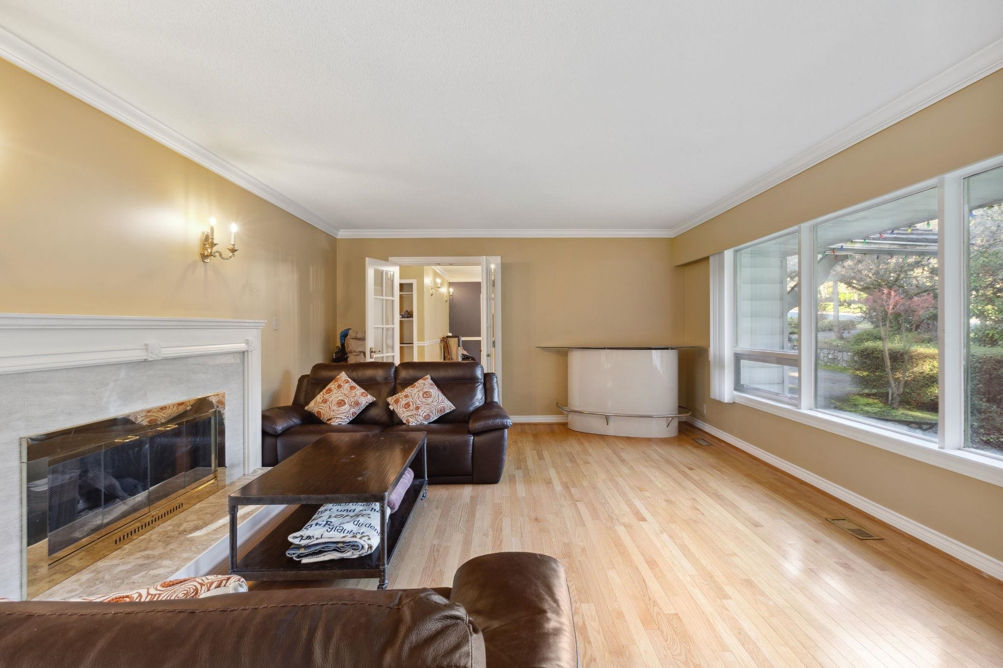 Listing image of 1645 TAYLOR WAY