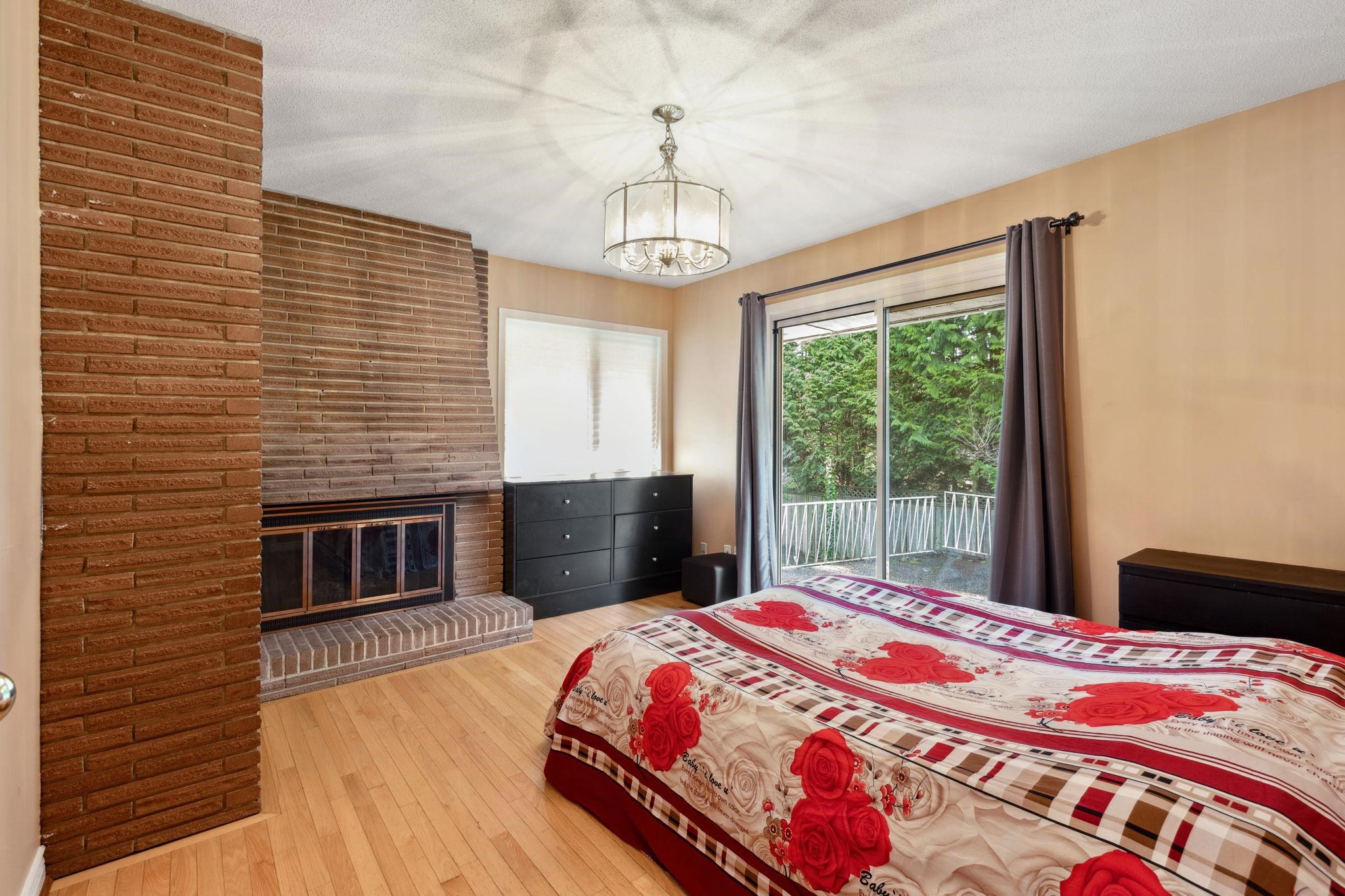 Listing image of 1645 TAYLOR WAY