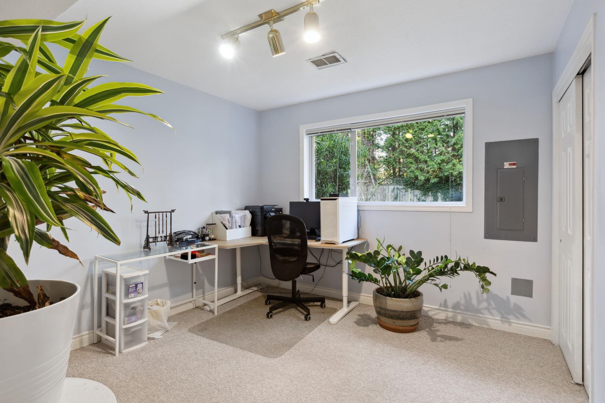 Listing image of 1645 TAYLOR WAY