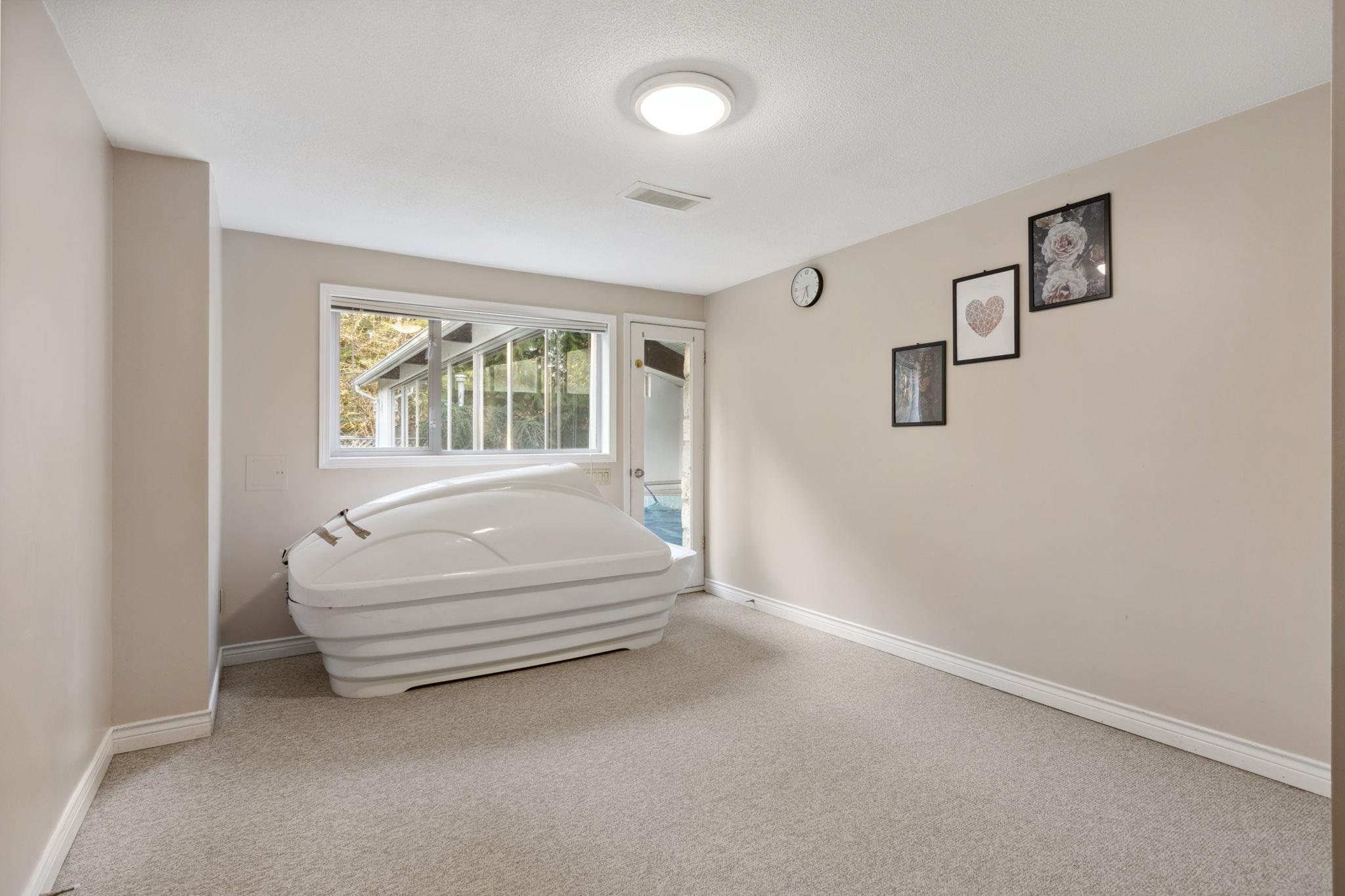 Listing image of 1645 TAYLOR WAY