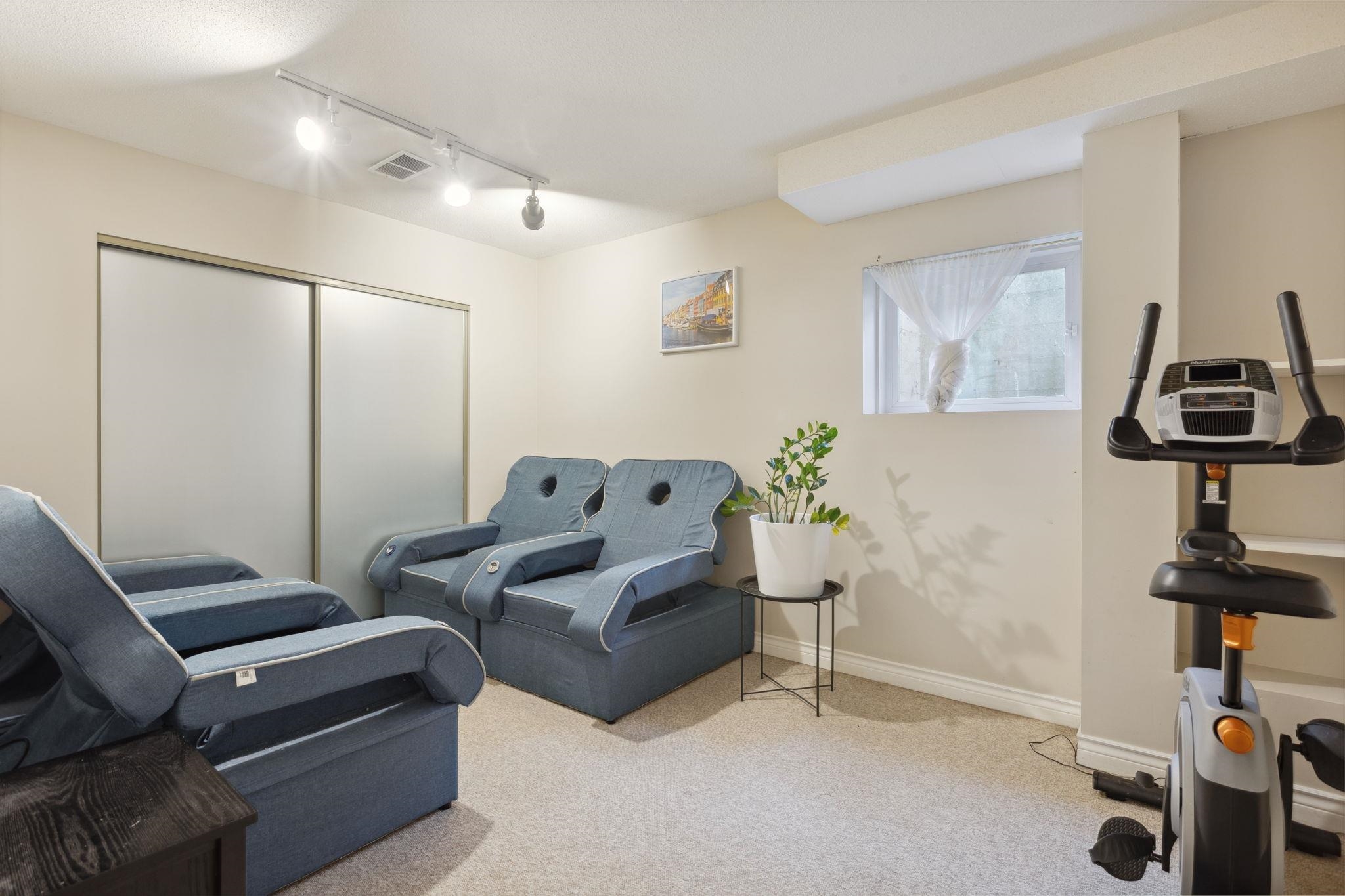 Listing image of 1645 TAYLOR WAY