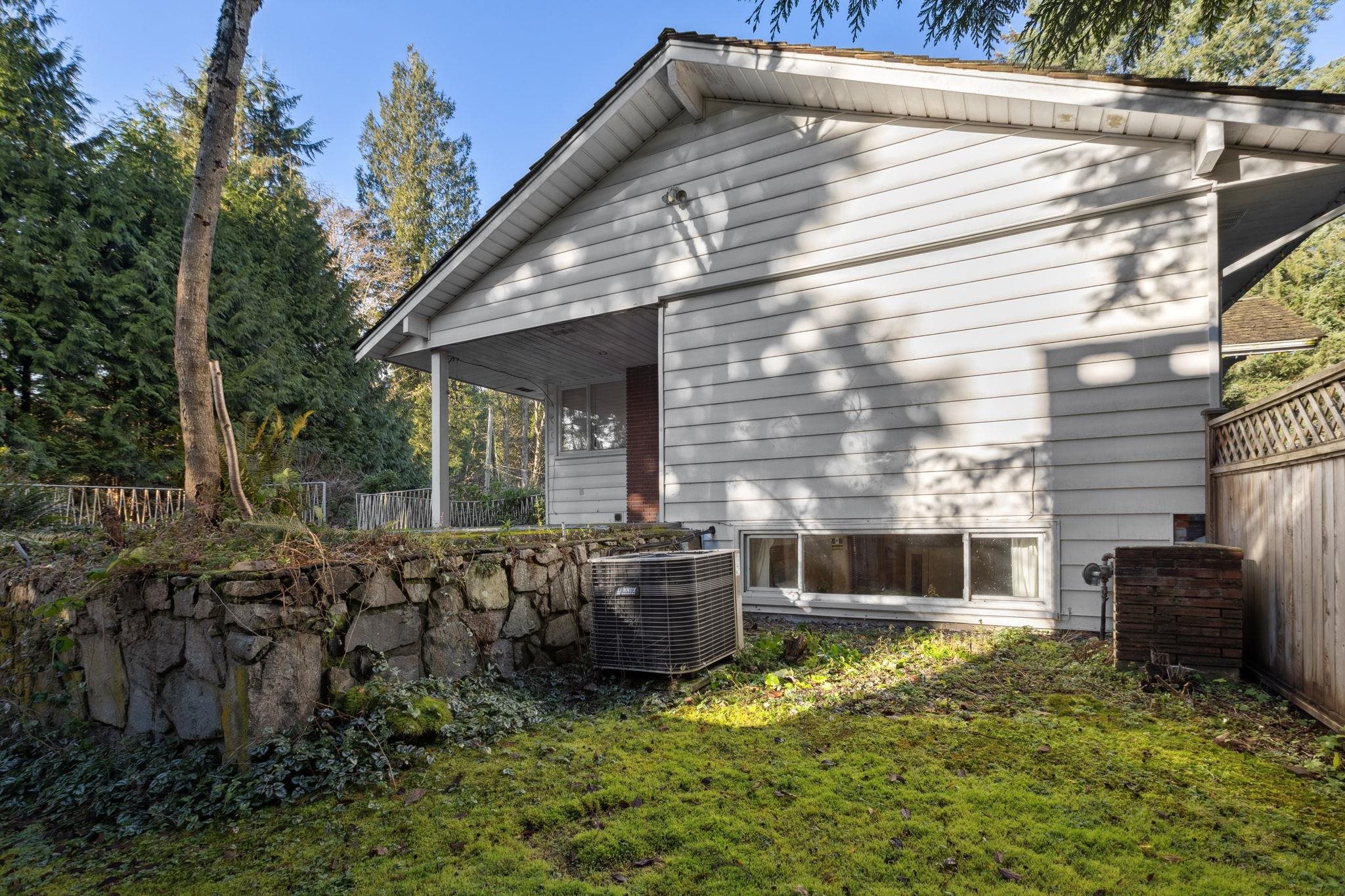 Listing image of 1645 TAYLOR WAY