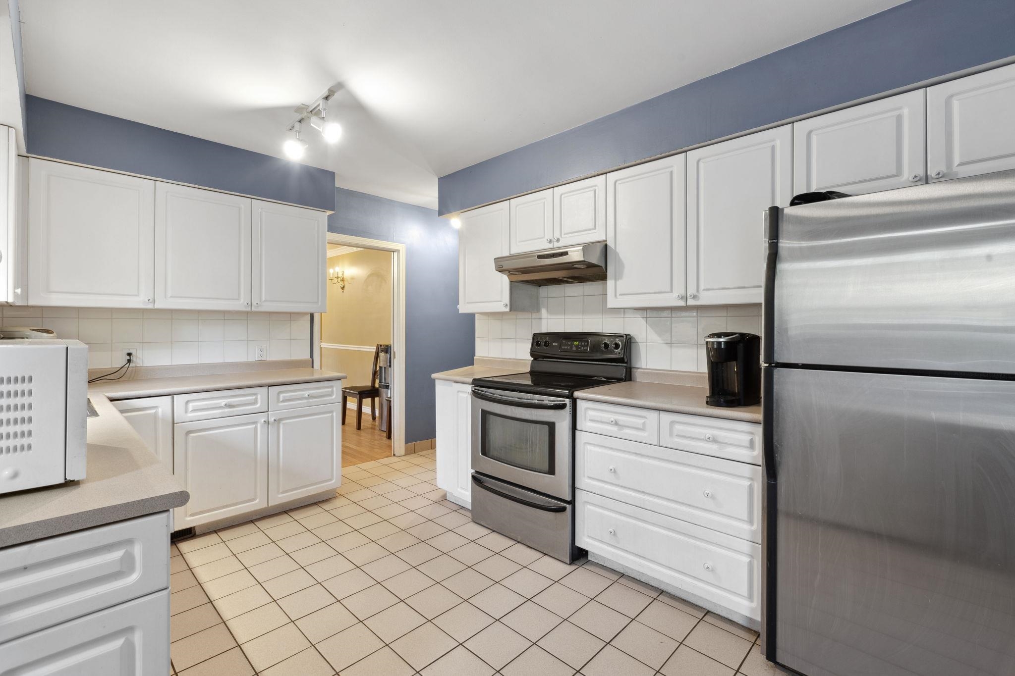 Listing image of 1645 TAYLOR WAY