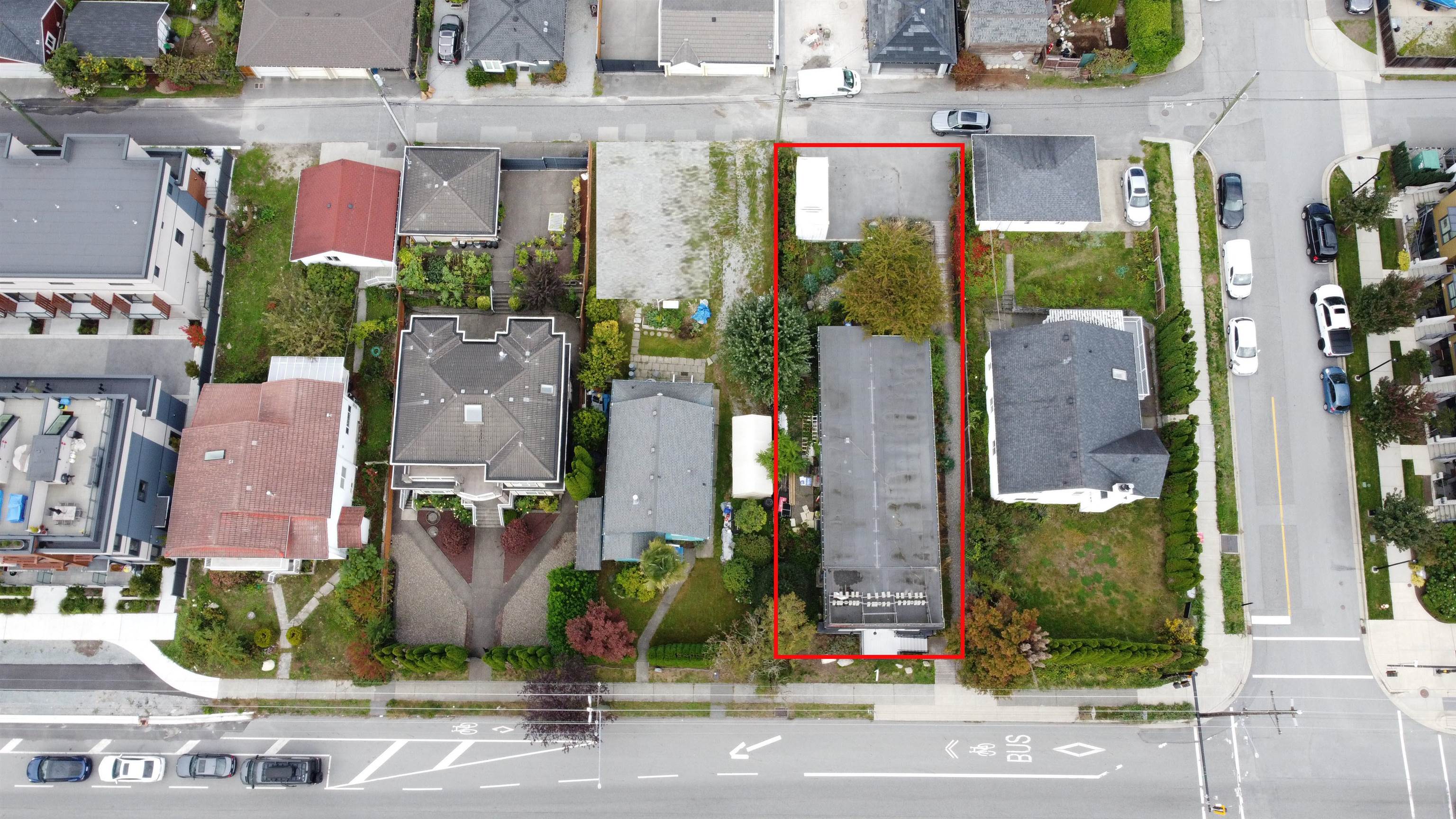 Listing image of 658 E 3RD STREET