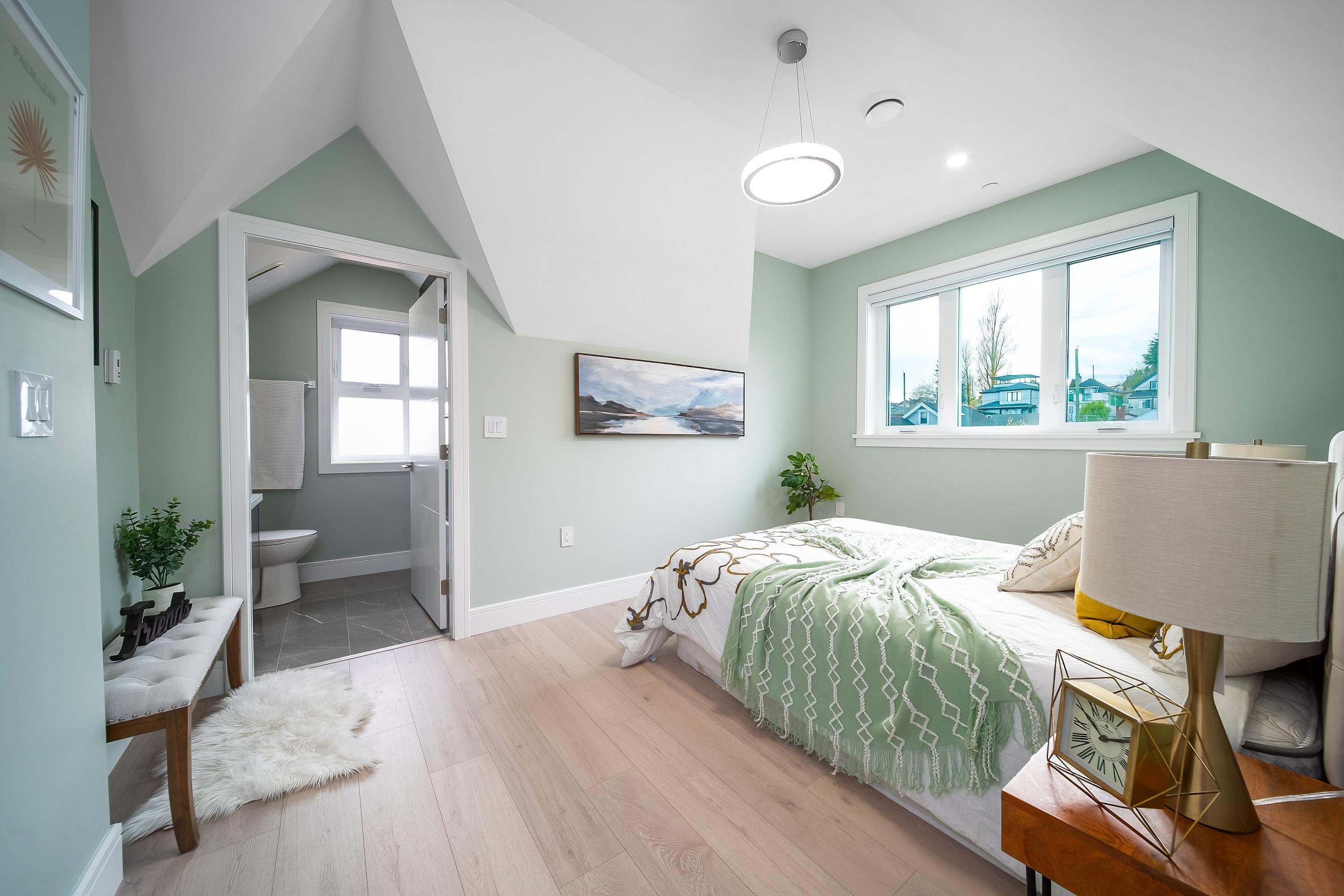 Listing image of 5352 LANARK STREET