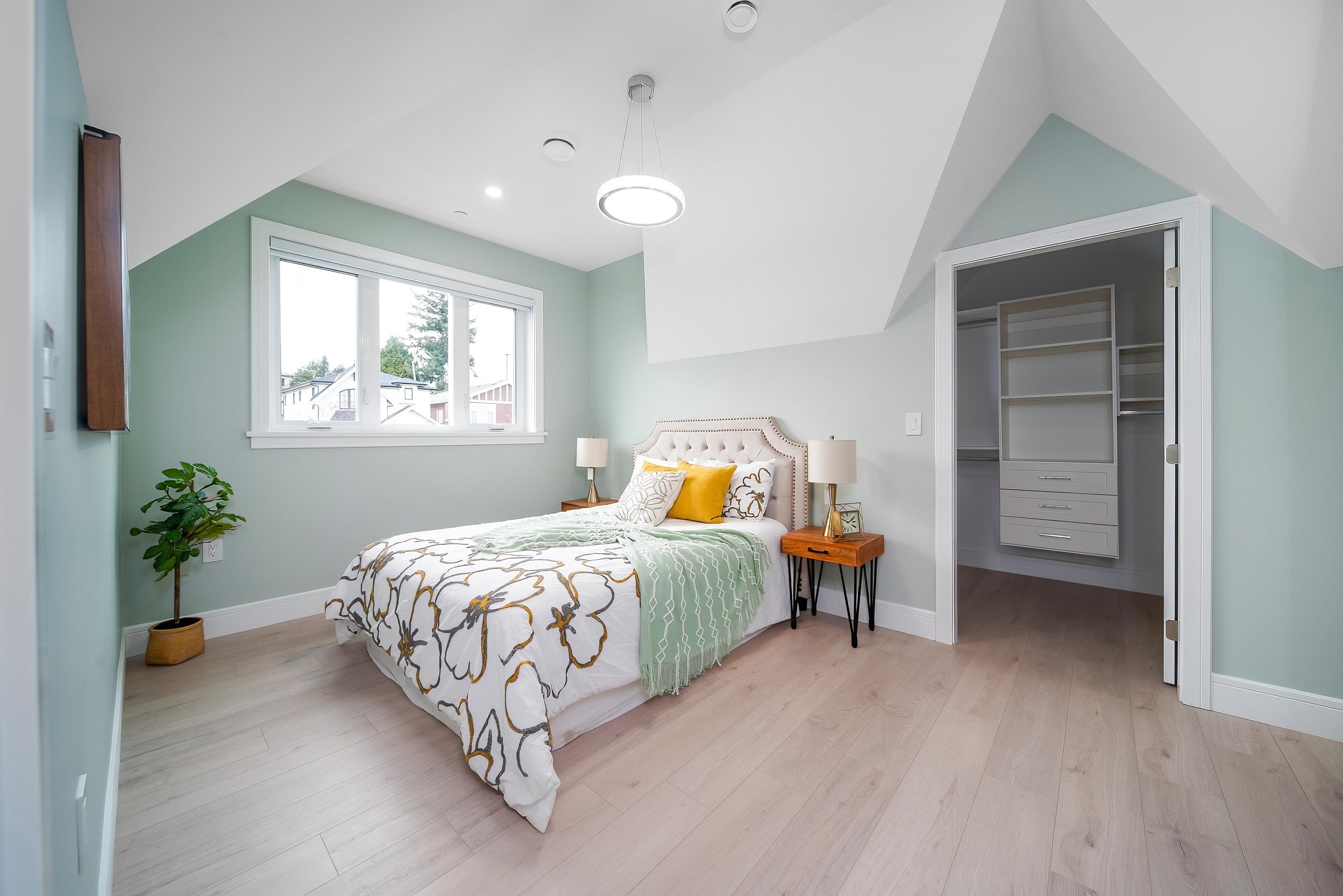 Listing image of 5352 LANARK STREET