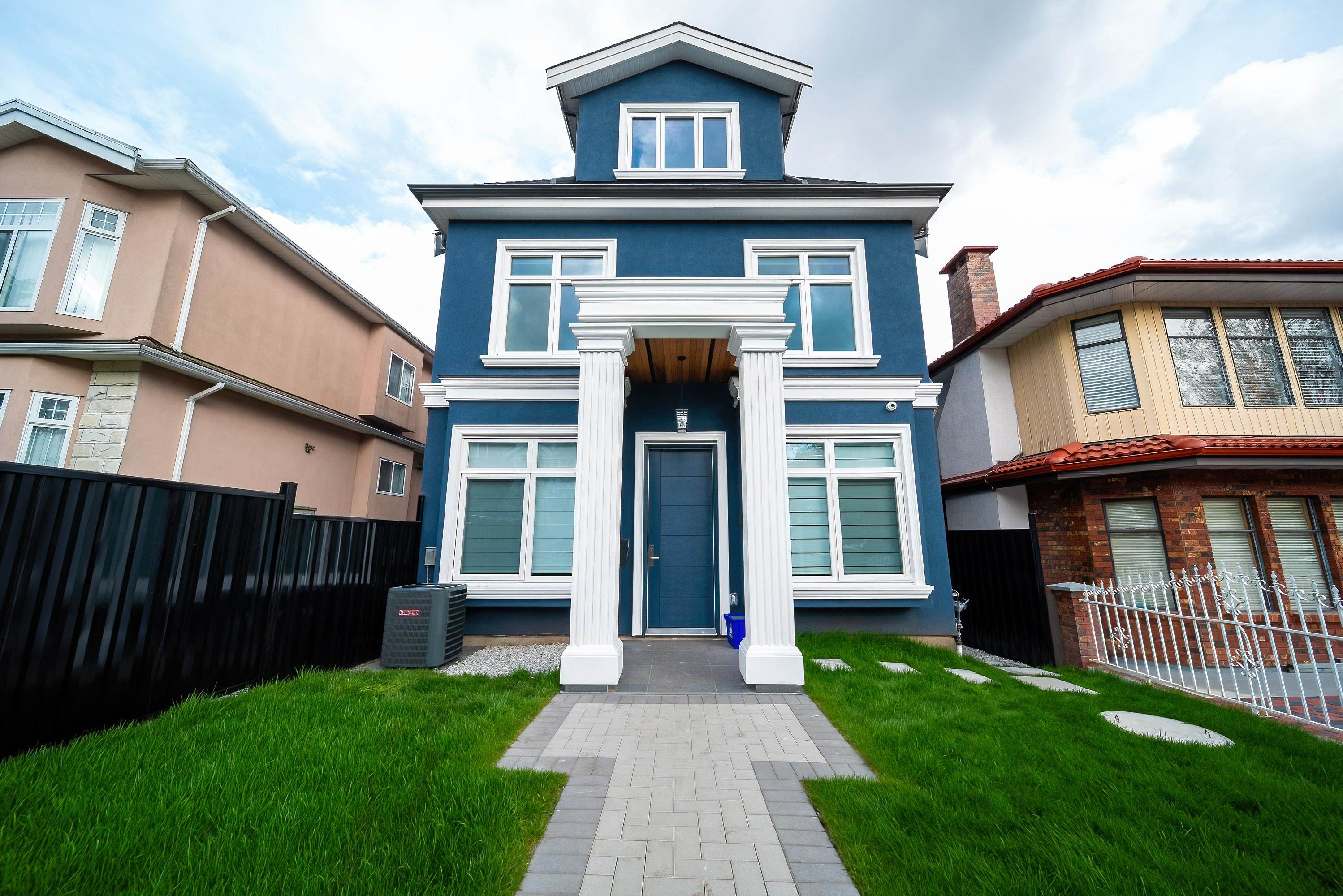 Listing image of 5352 LANARK STREET