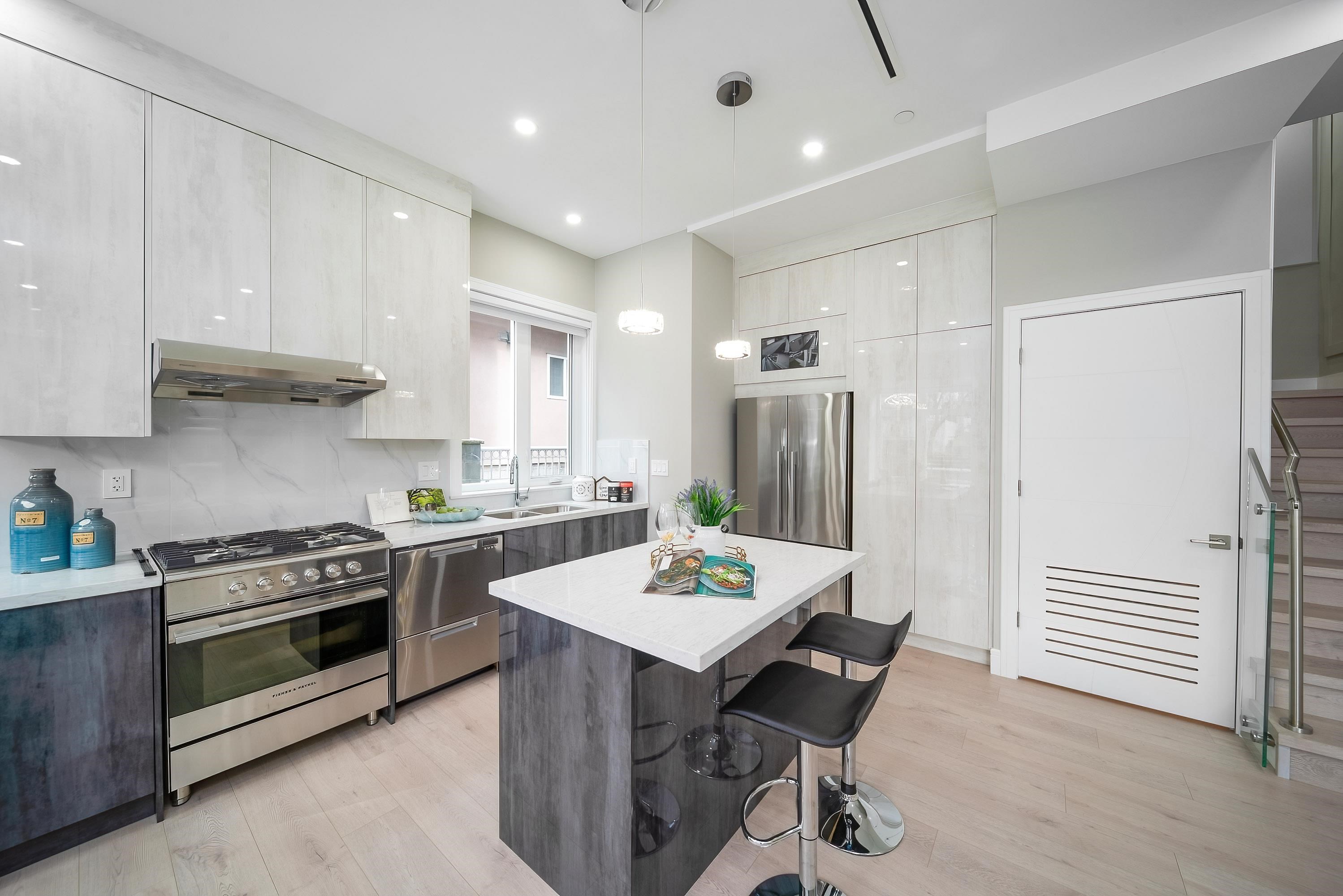 Listing image of 5352 LANARK STREET