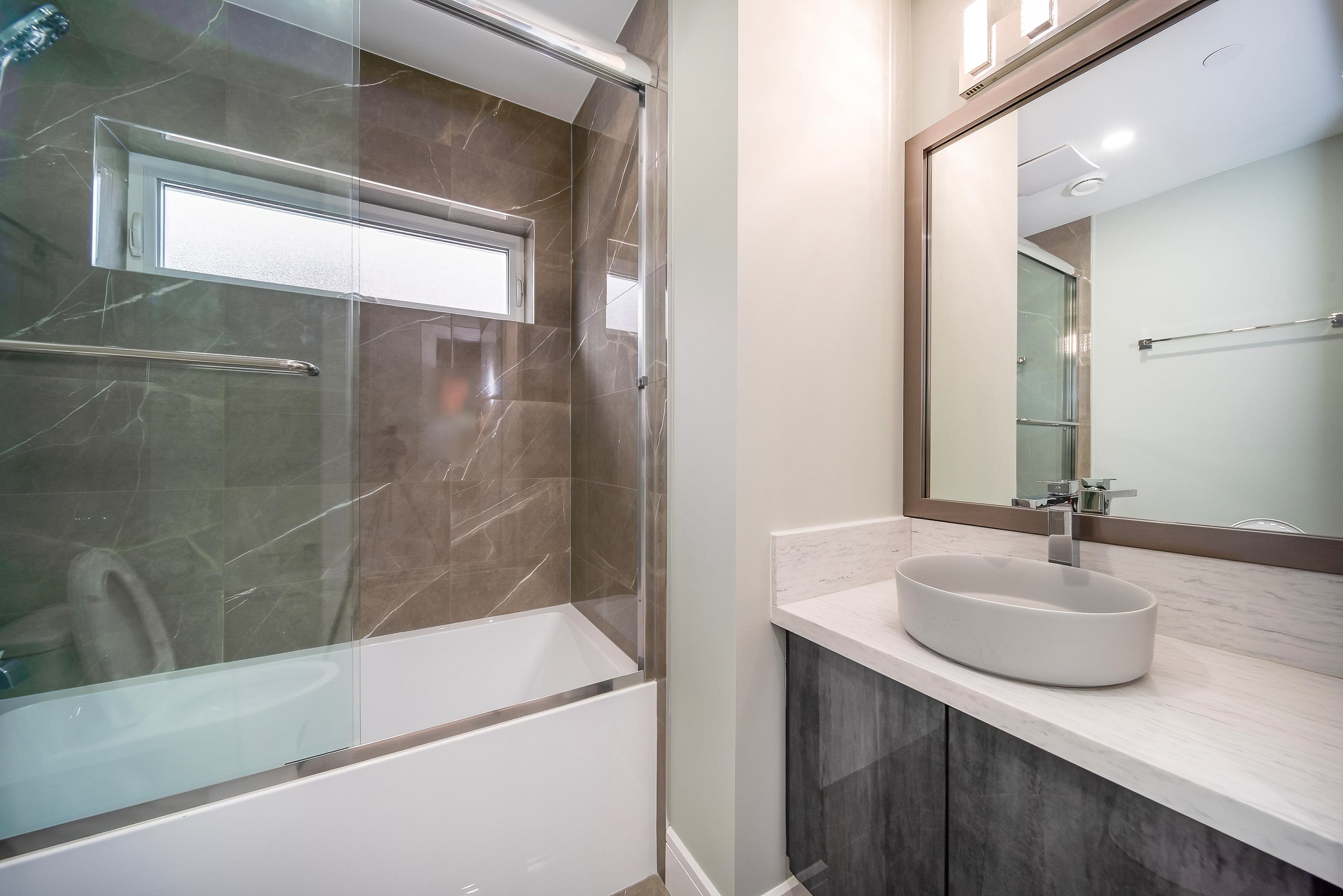 Listing image of 5352 LANARK STREET
