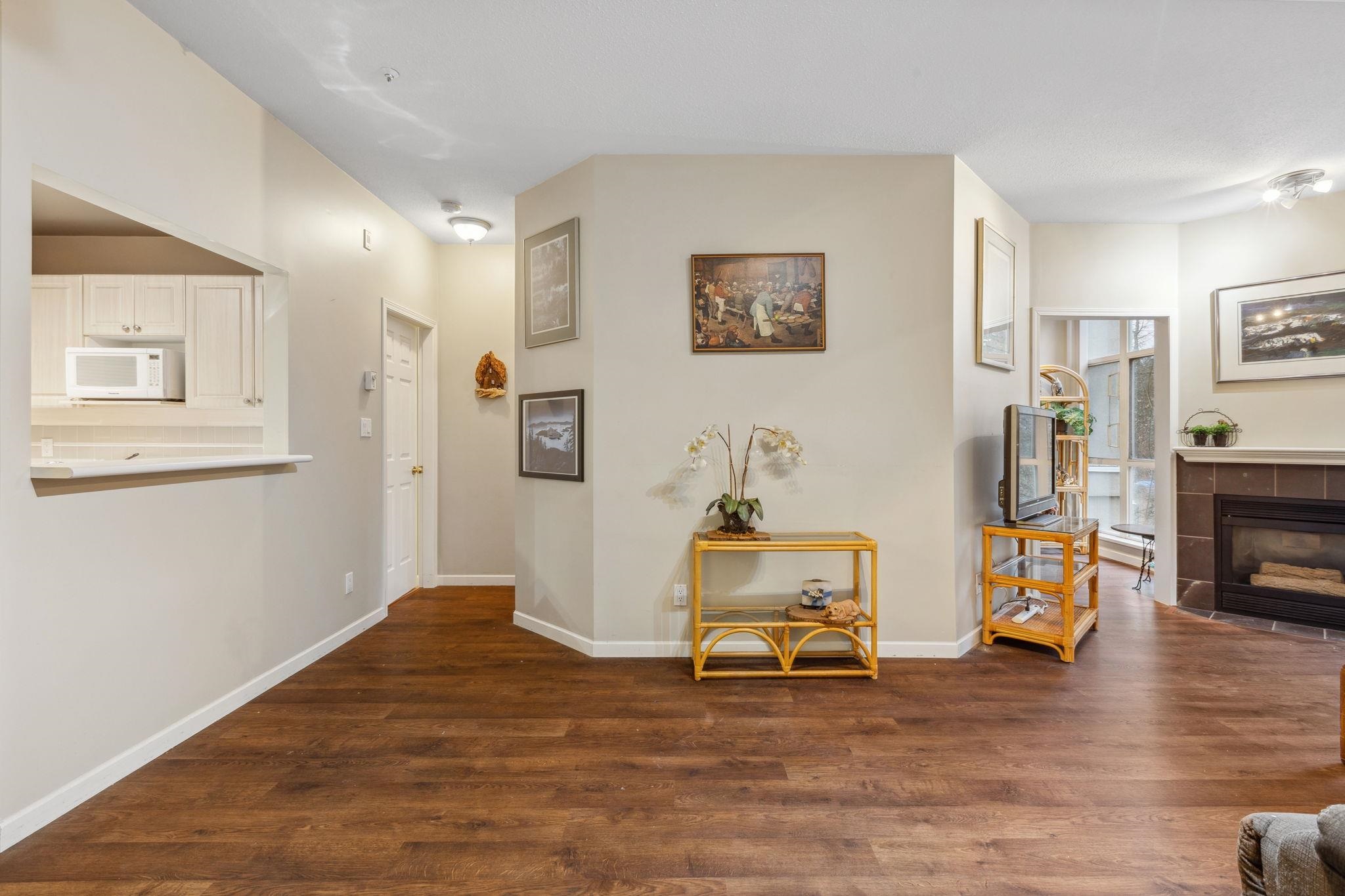 Listing image of 201 630 ROCHE POINT DRIVE