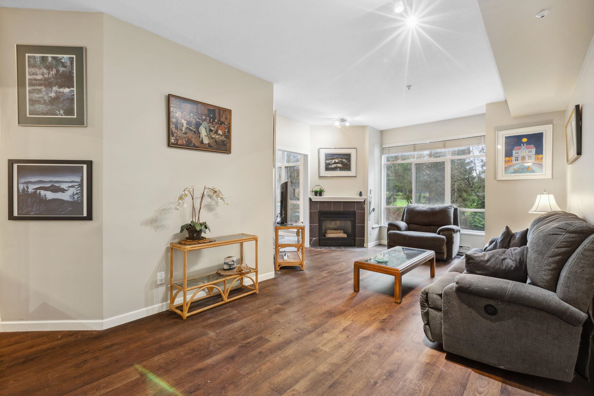 Listing image of 201 630 ROCHE POINT DRIVE