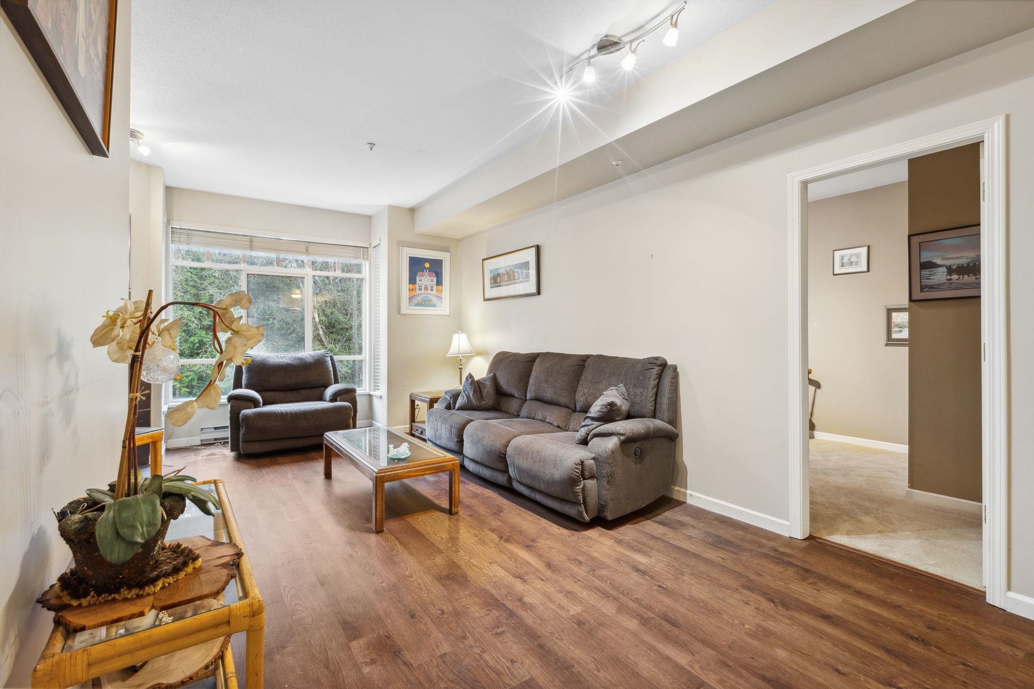 Listing image of 201 630 ROCHE POINT DRIVE