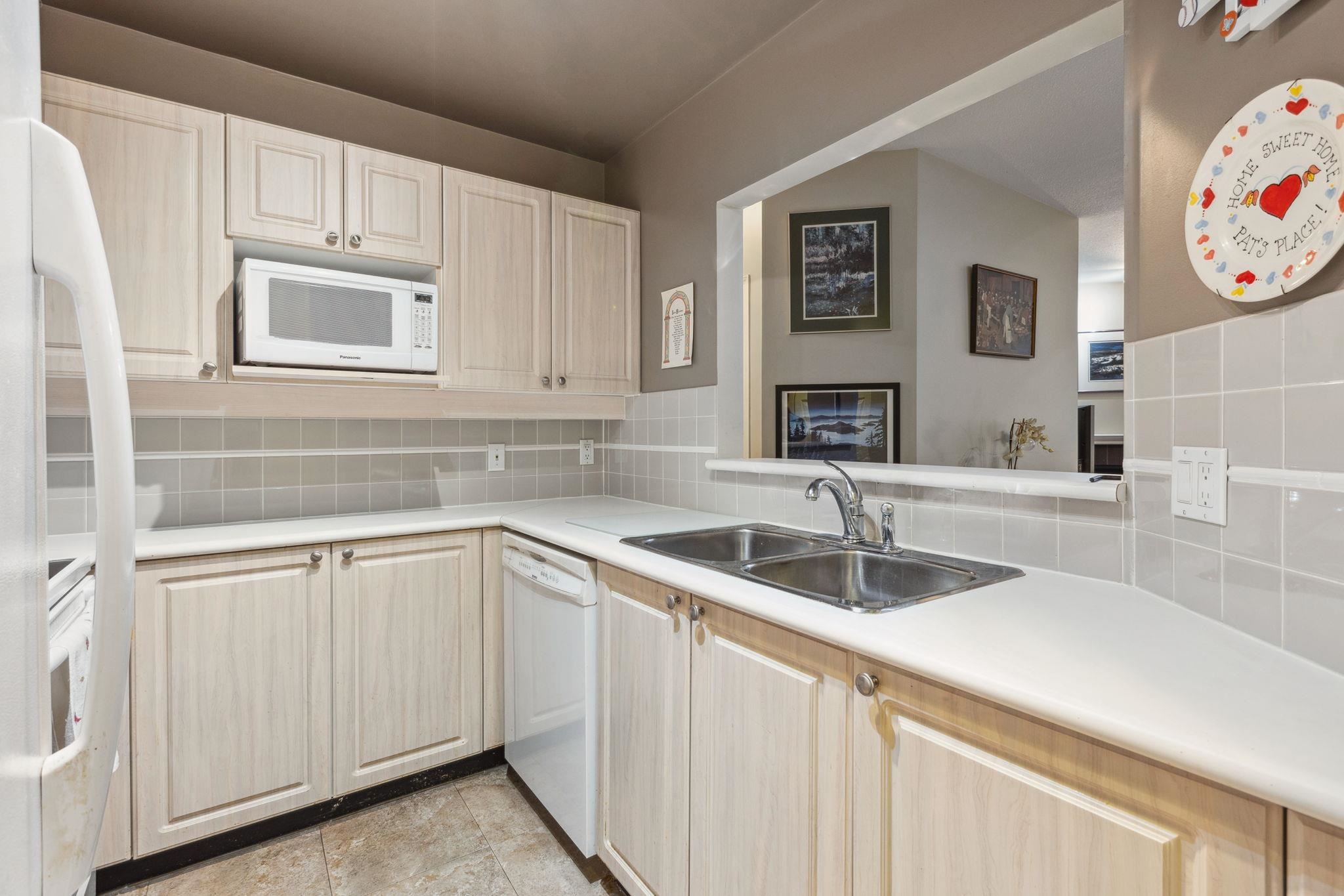 Listing image of 201 630 ROCHE POINT DRIVE
