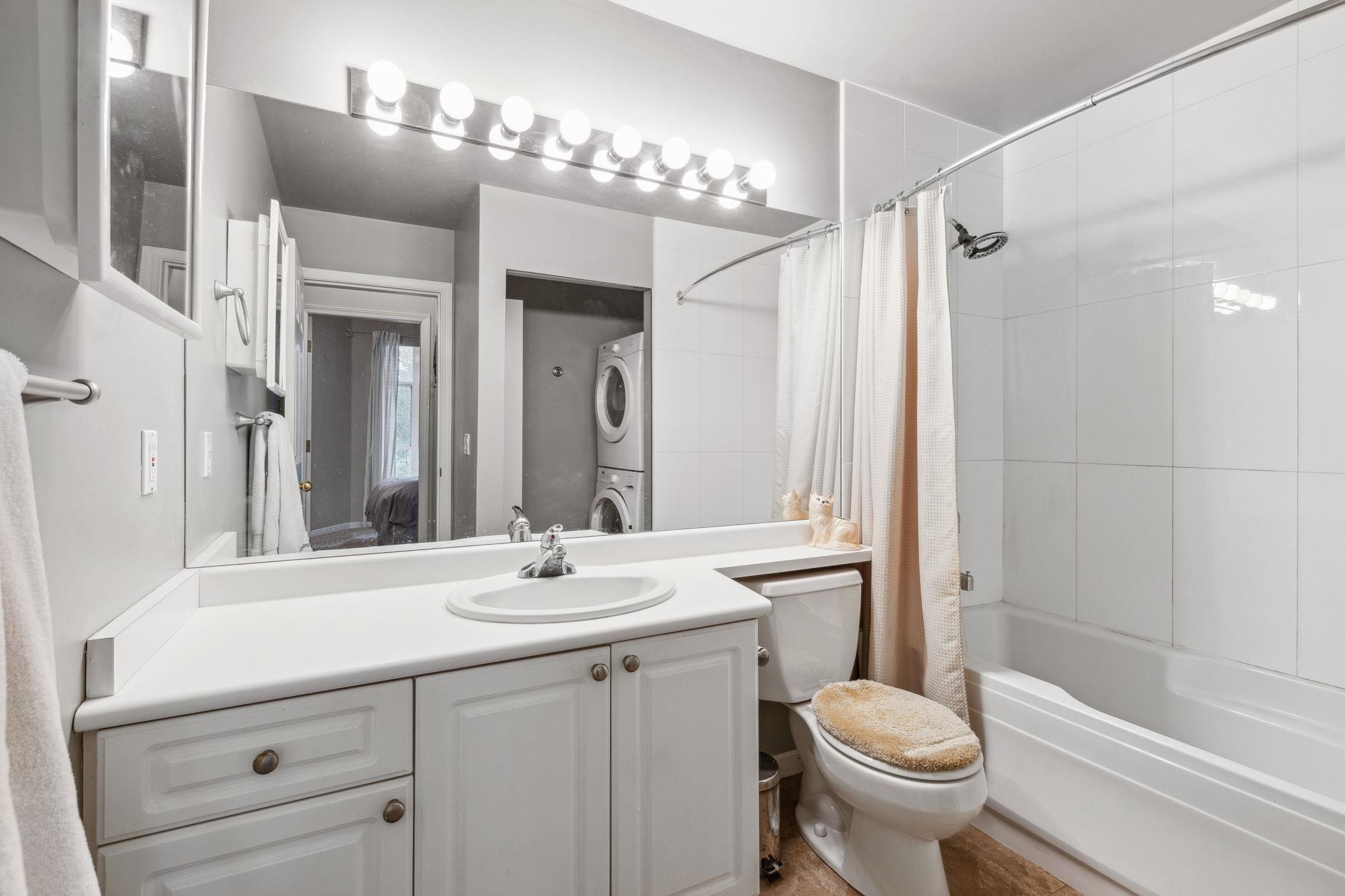 Listing image of 201 630 ROCHE POINT DRIVE