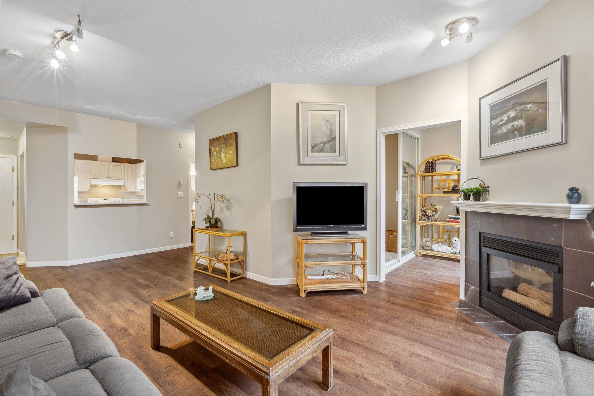 Listing image of 201 630 ROCHE POINT DRIVE