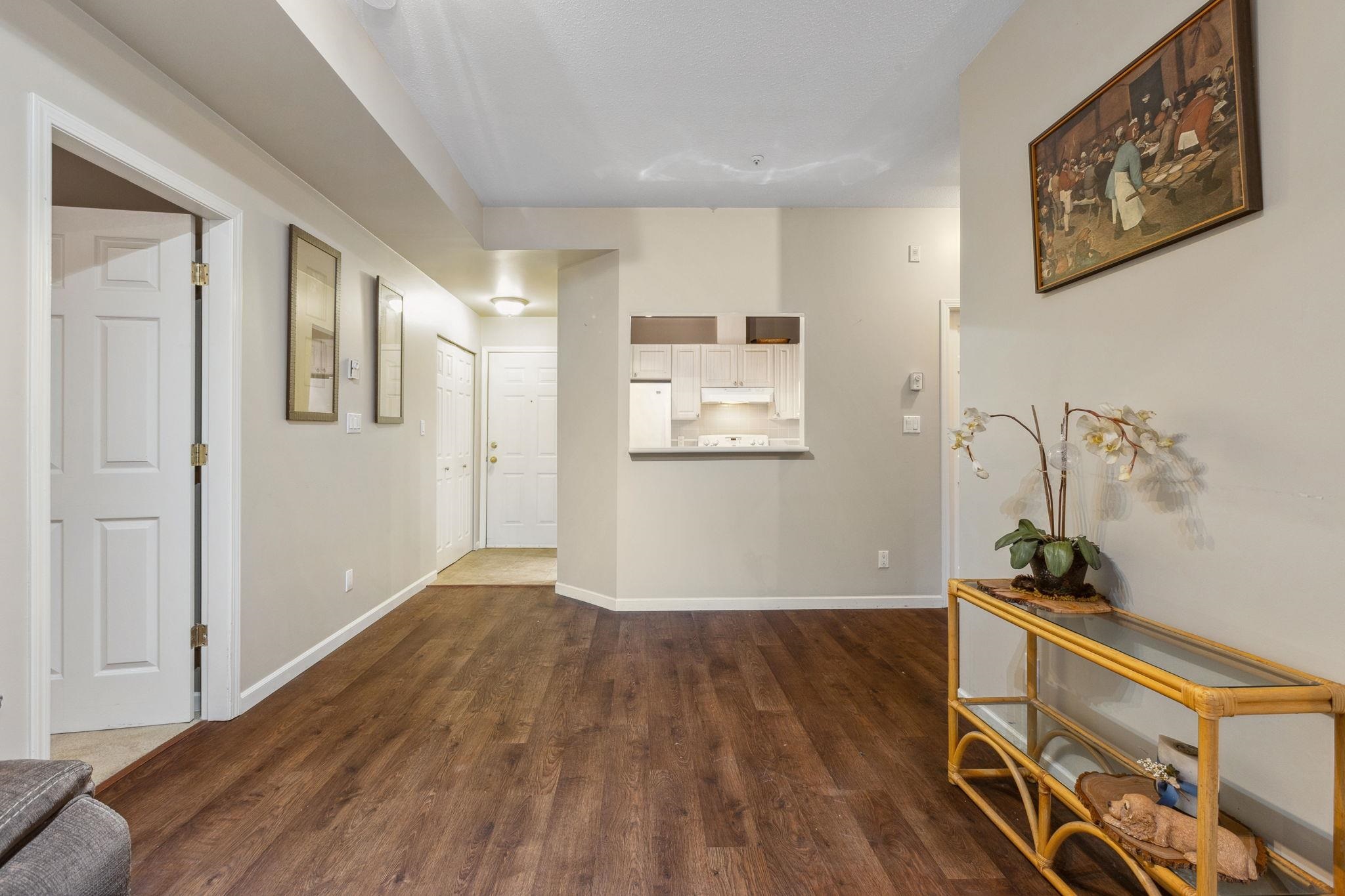 Listing image of 201 630 ROCHE POINT DRIVE