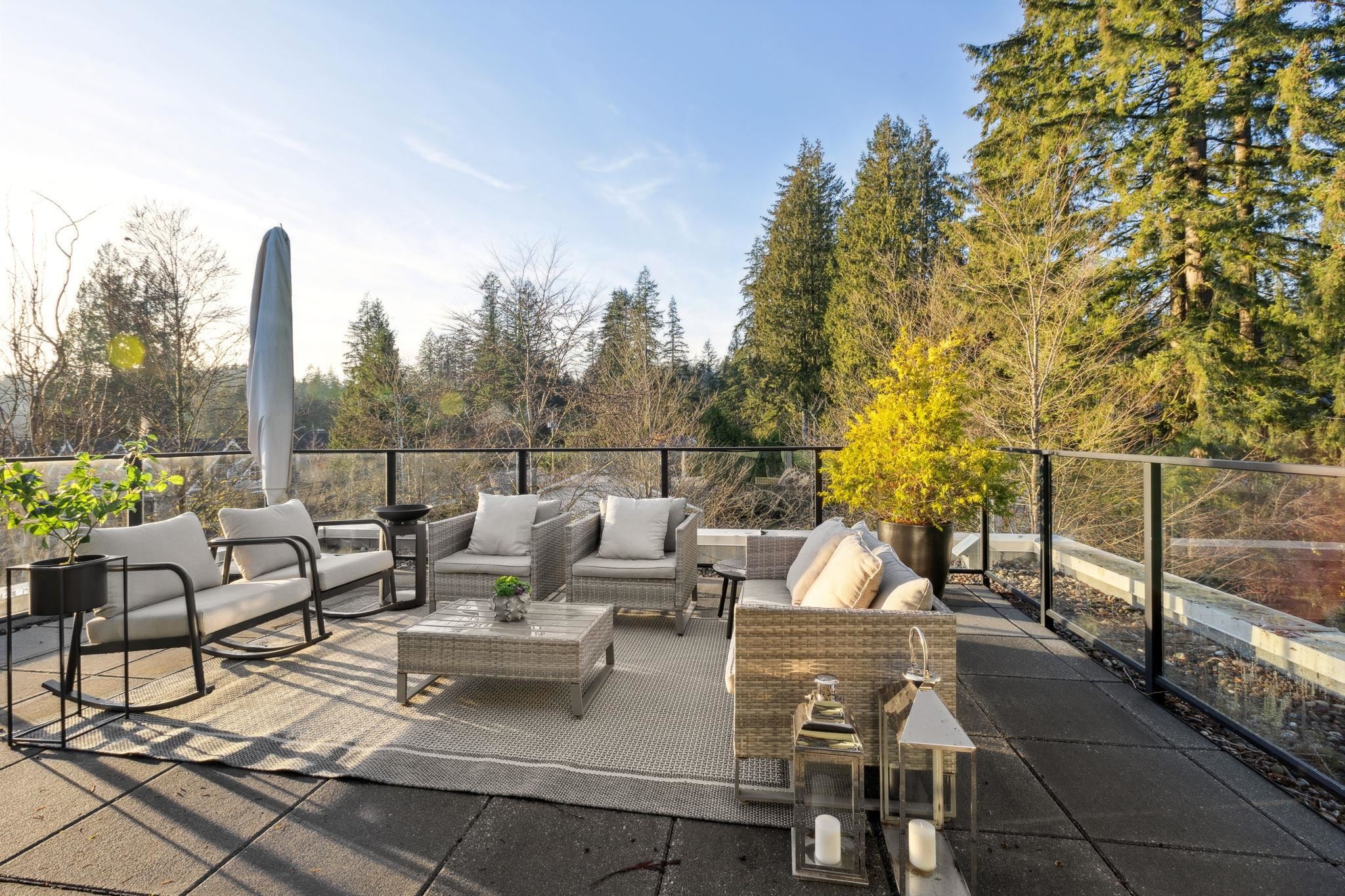 Listing image of 4 3730 EDGEMONT BOULEVARD
