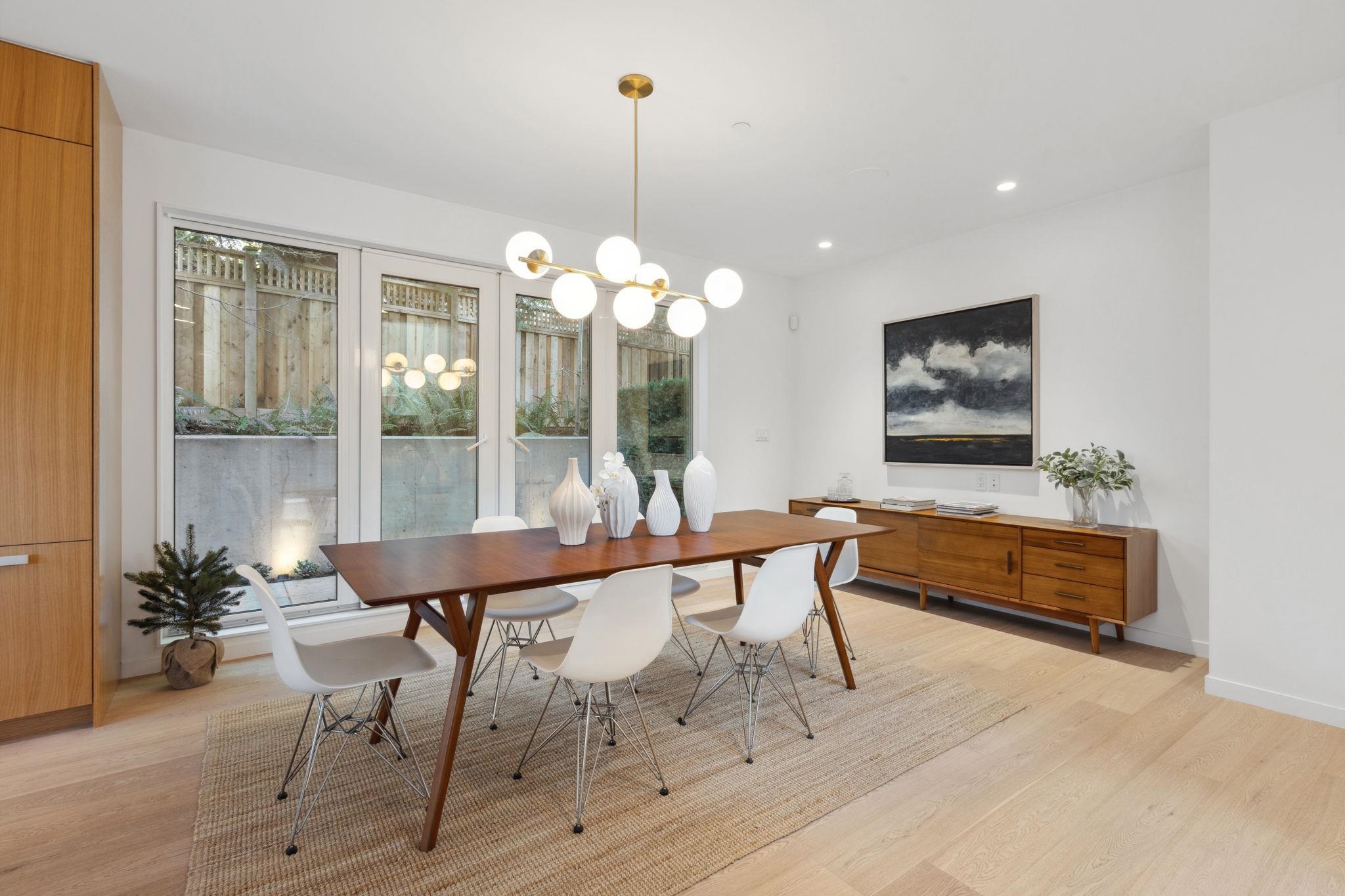 Listing image of 4 3730 EDGEMONT BOULEVARD