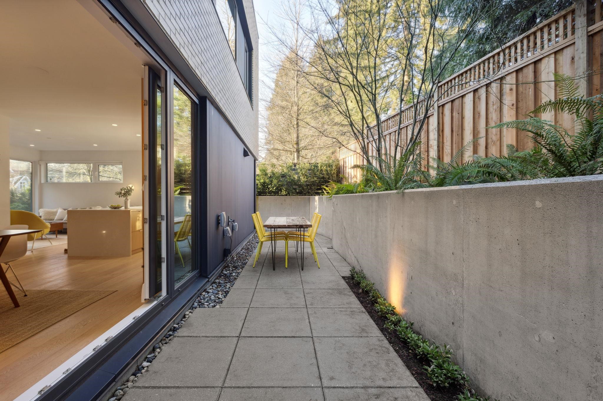 Listing image of 4 3730 EDGEMONT BOULEVARD