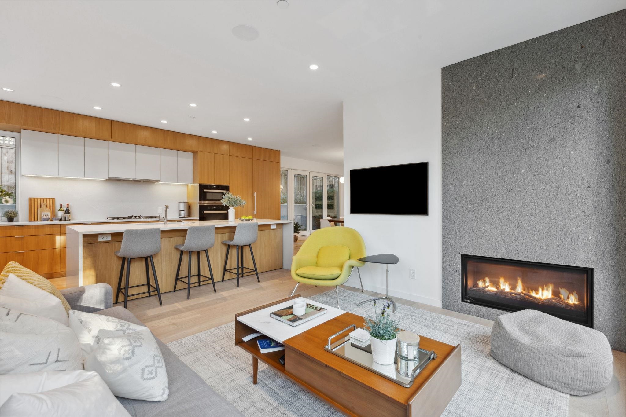 Listing image of 4 3730 EDGEMONT BOULEVARD