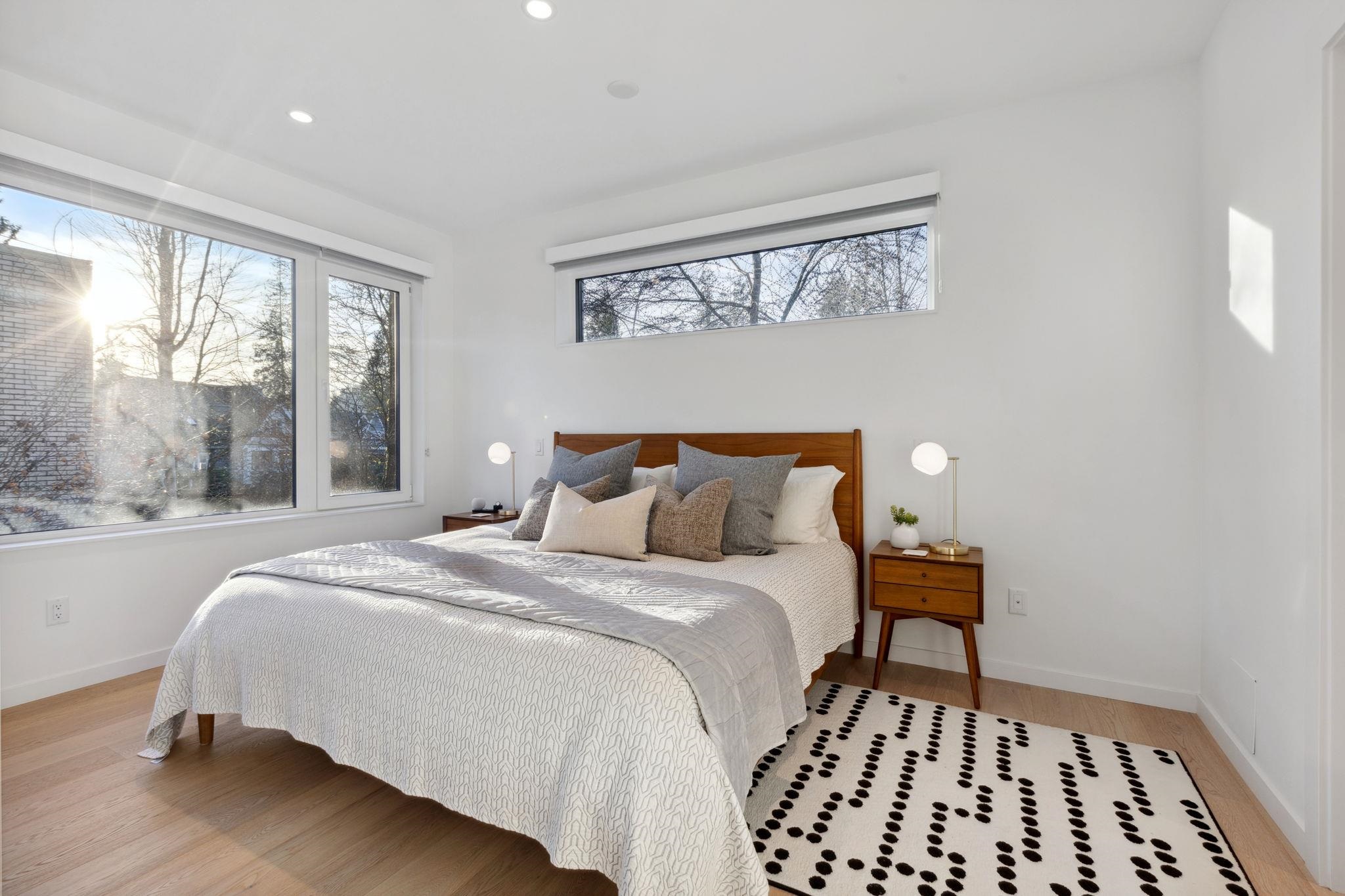 Listing image of 4 3730 EDGEMONT BOULEVARD