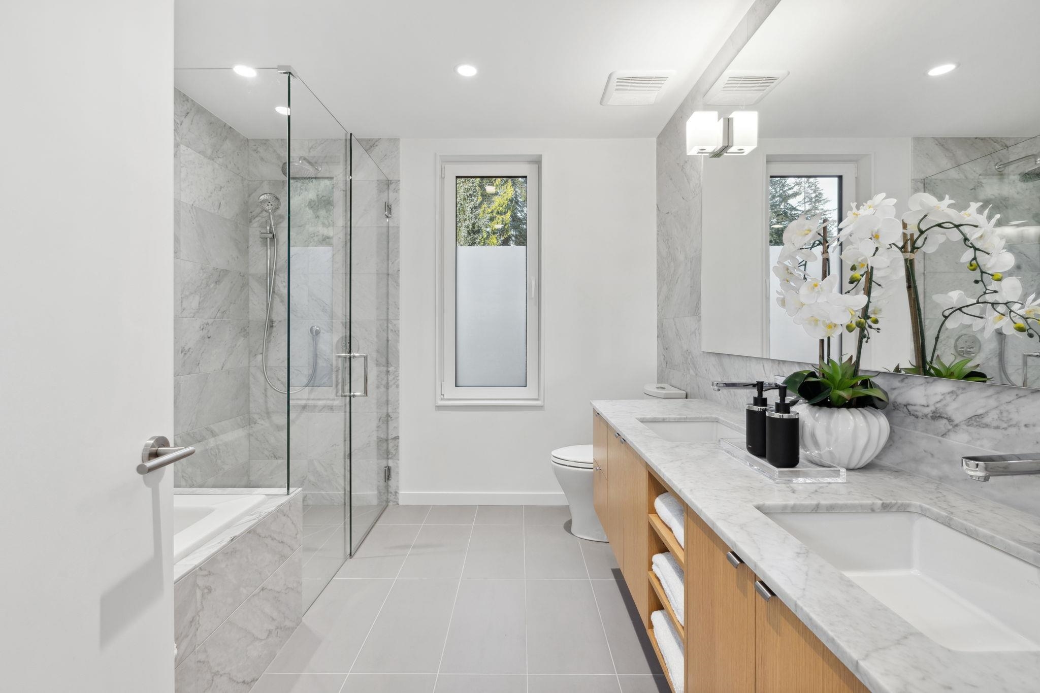 Listing image of 4 3730 EDGEMONT BOULEVARD