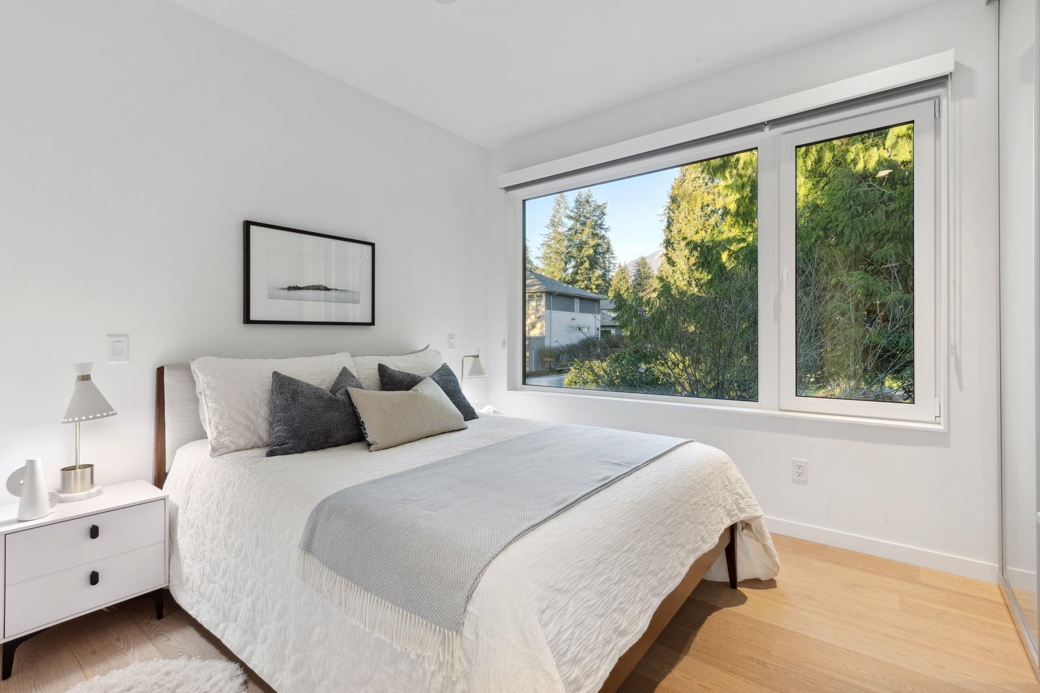 Listing image of 4 3730 EDGEMONT BOULEVARD