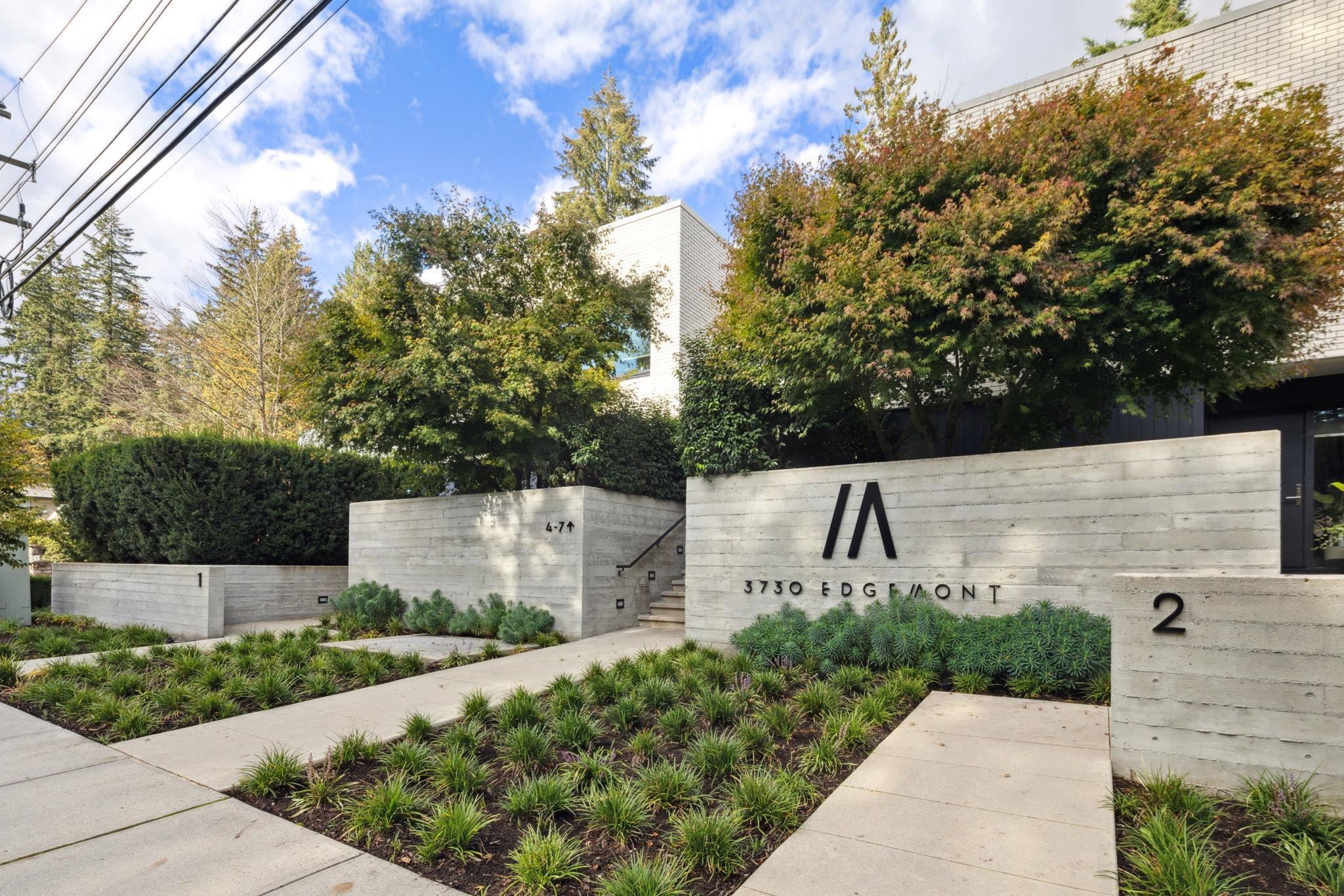 Listing image of 4 3730 EDGEMONT BOULEVARD