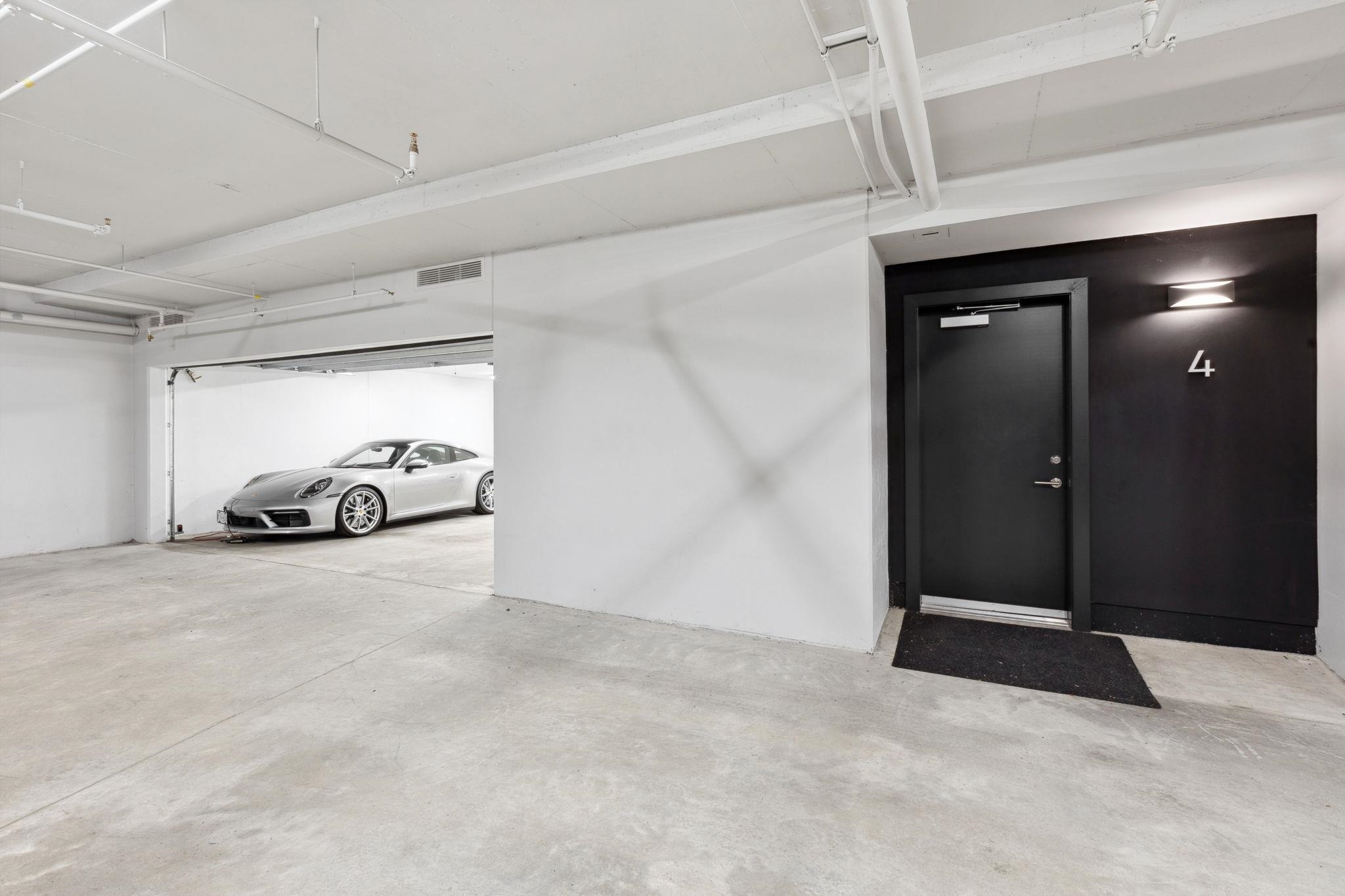 Listing image of 4 3730 EDGEMONT BOULEVARD