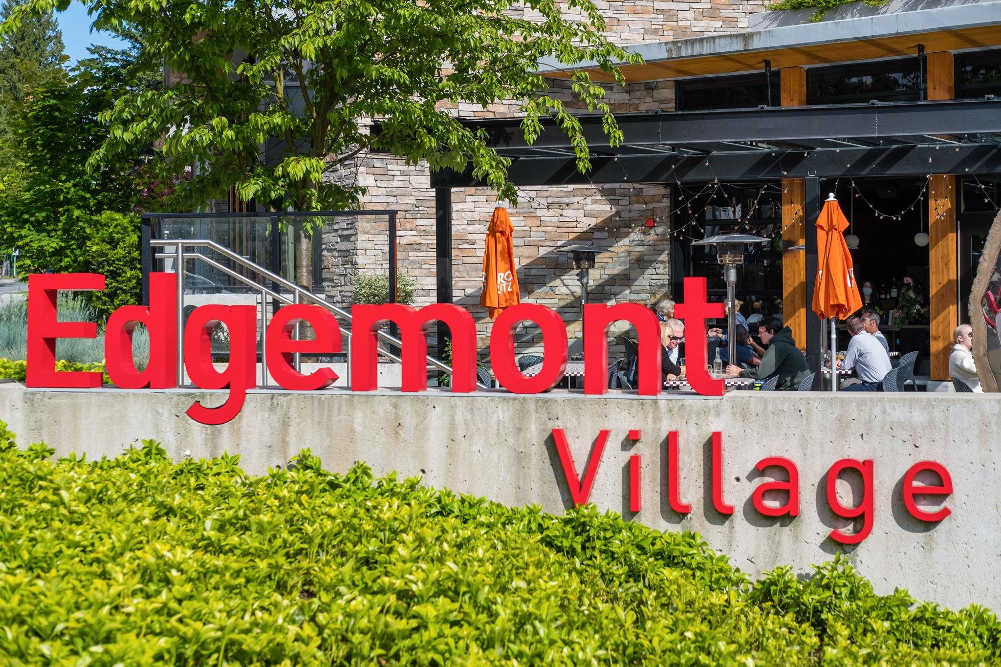 Listing image of 4 3730 EDGEMONT BOULEVARD