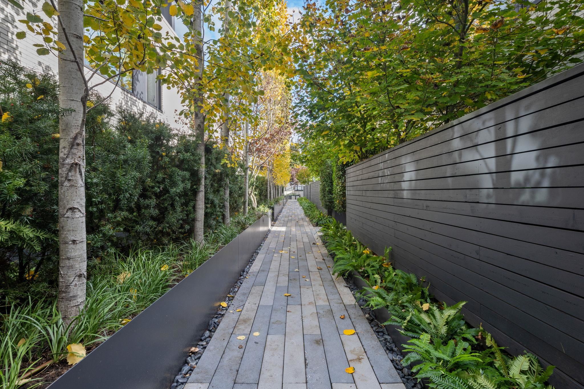 Listing image of 4 3730 EDGEMONT BOULEVARD