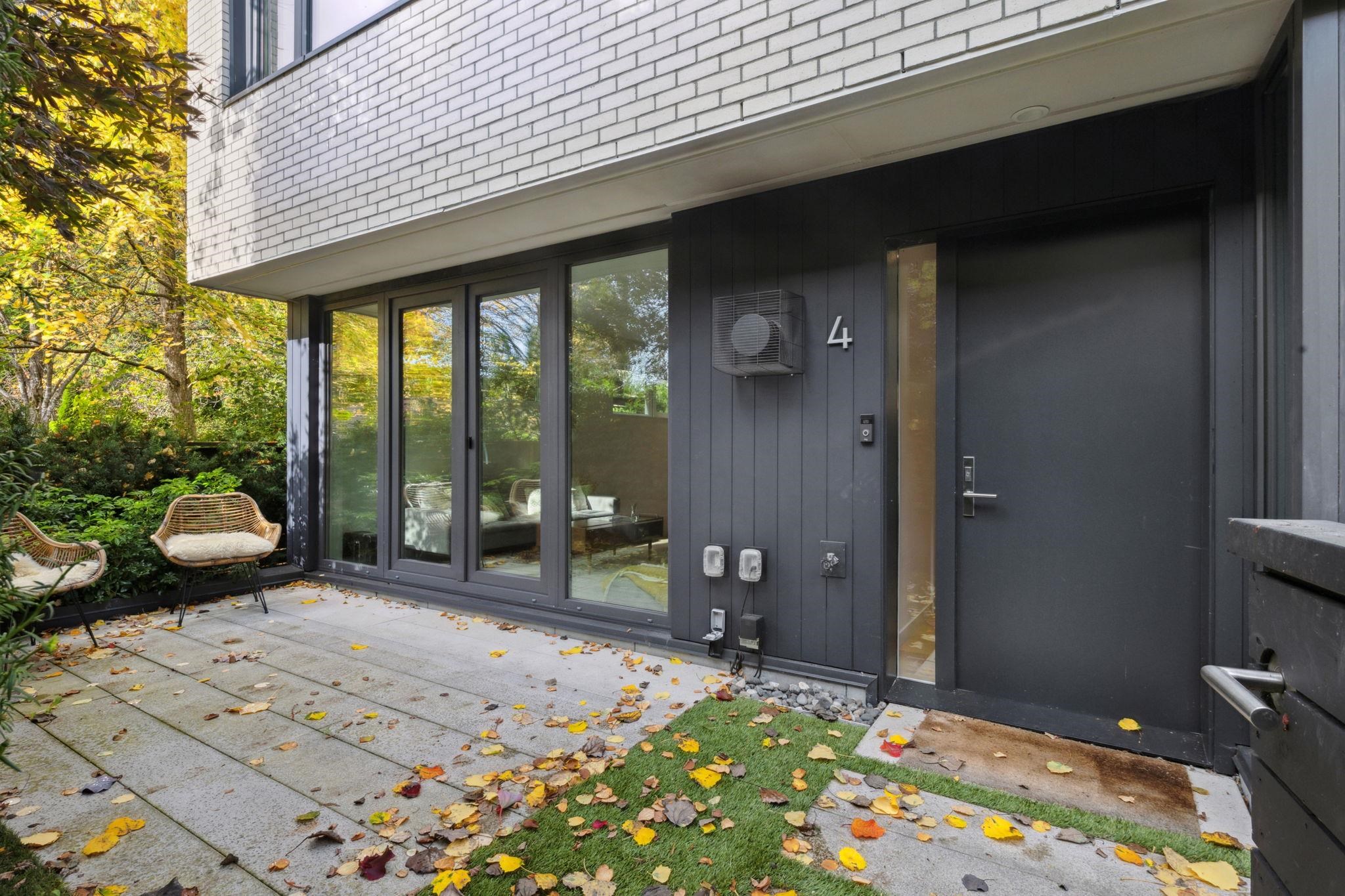Listing image of 4 3730 EDGEMONT BOULEVARD