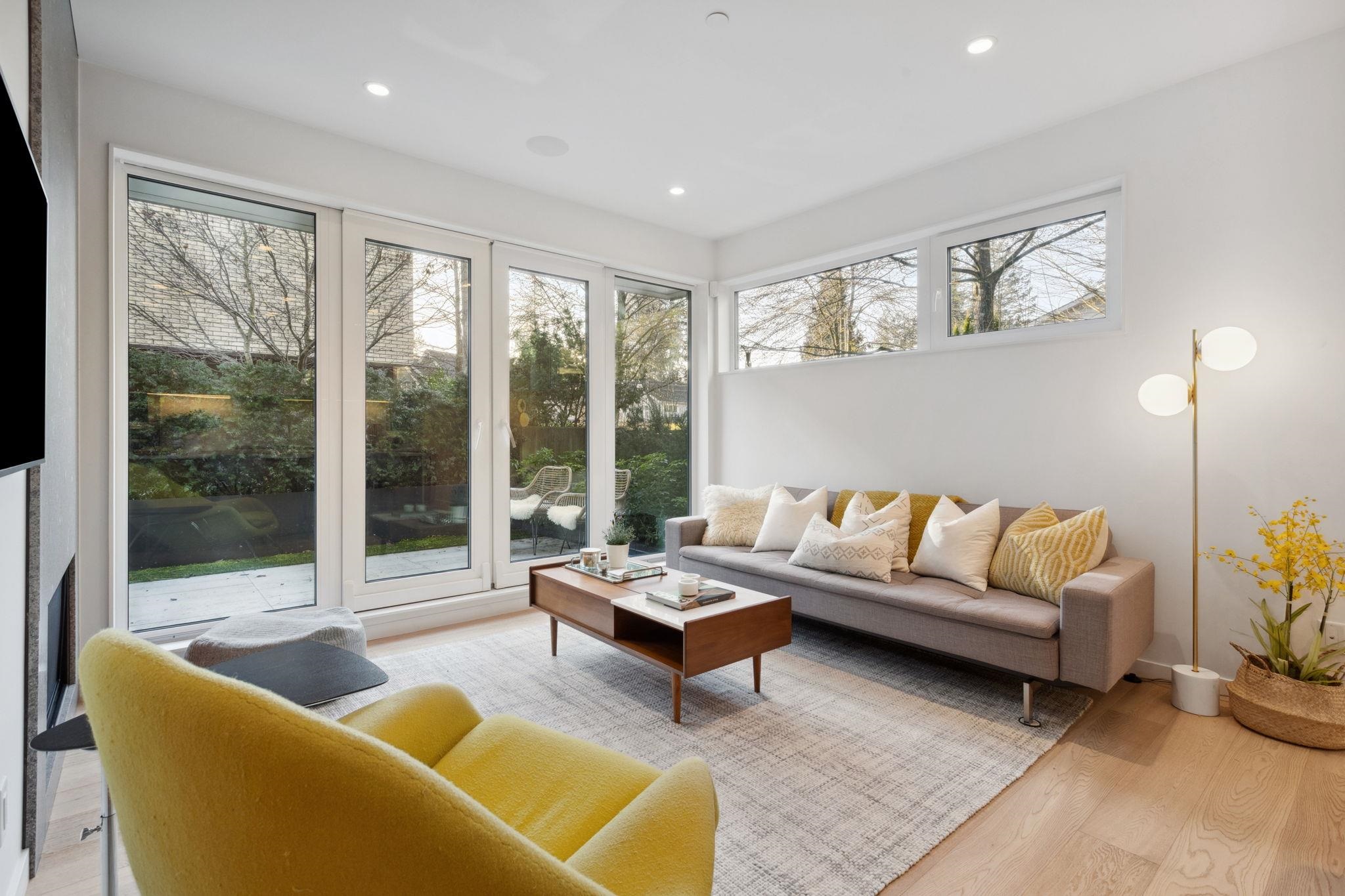 Listing image of 4 3730 EDGEMONT BOULEVARD