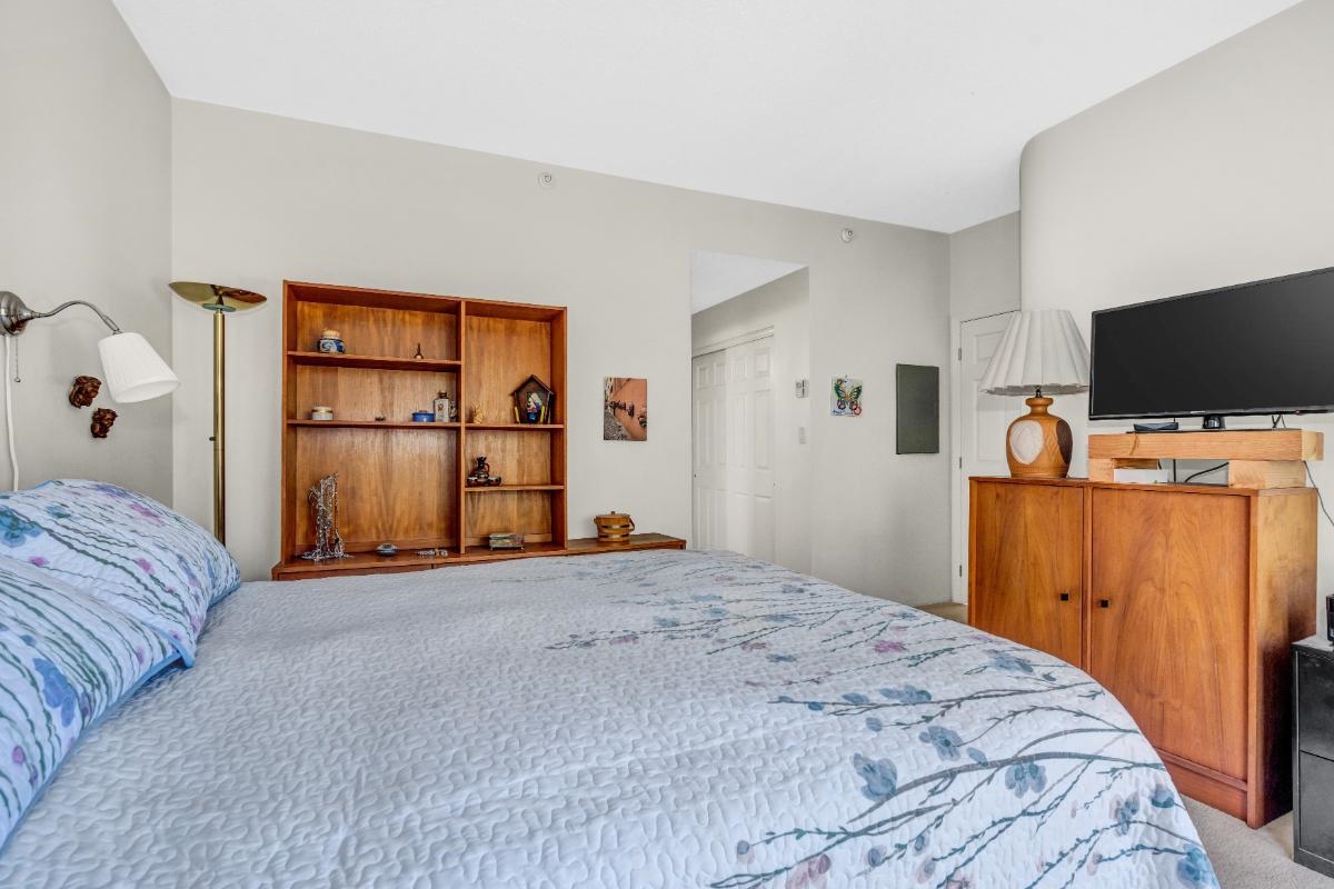Listing image of 201 570 18TH STREET