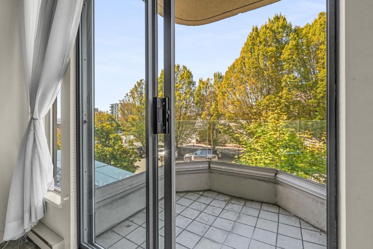 Listing image of 201 570 18TH STREET