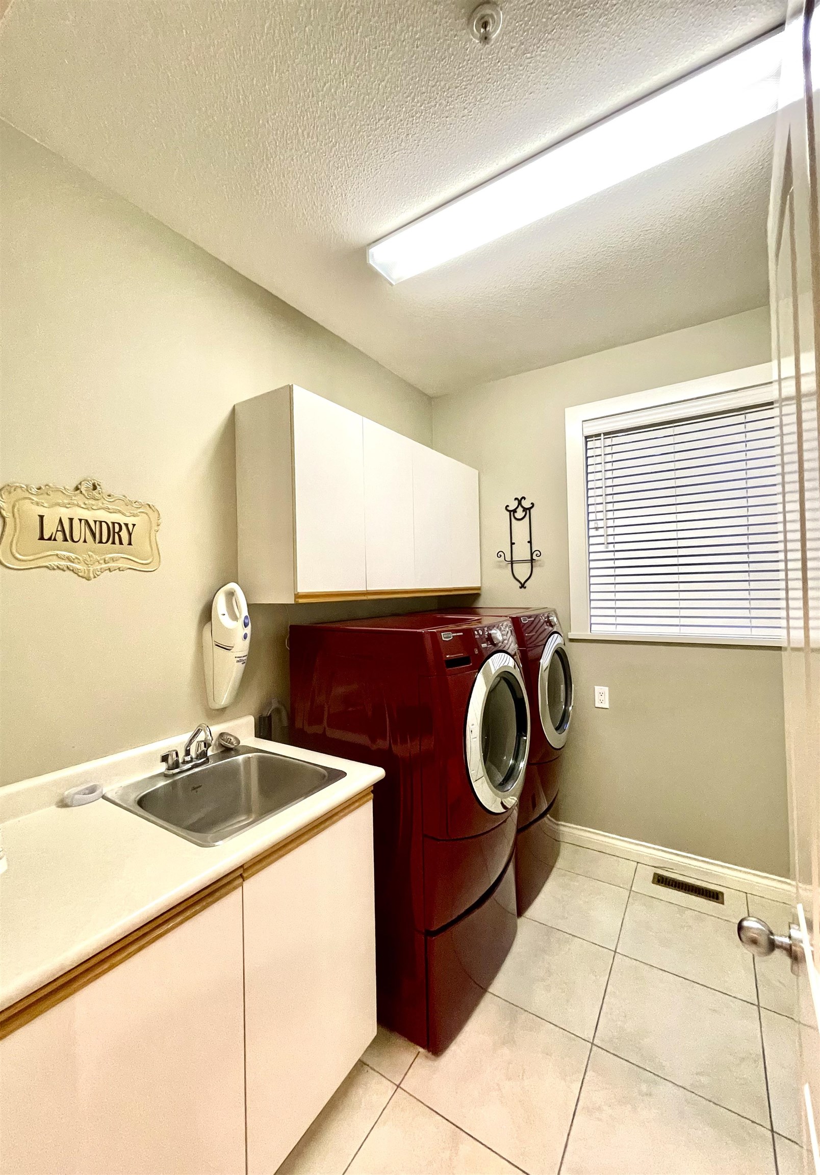 Listing image of 189 STONEGATE DRIVE
