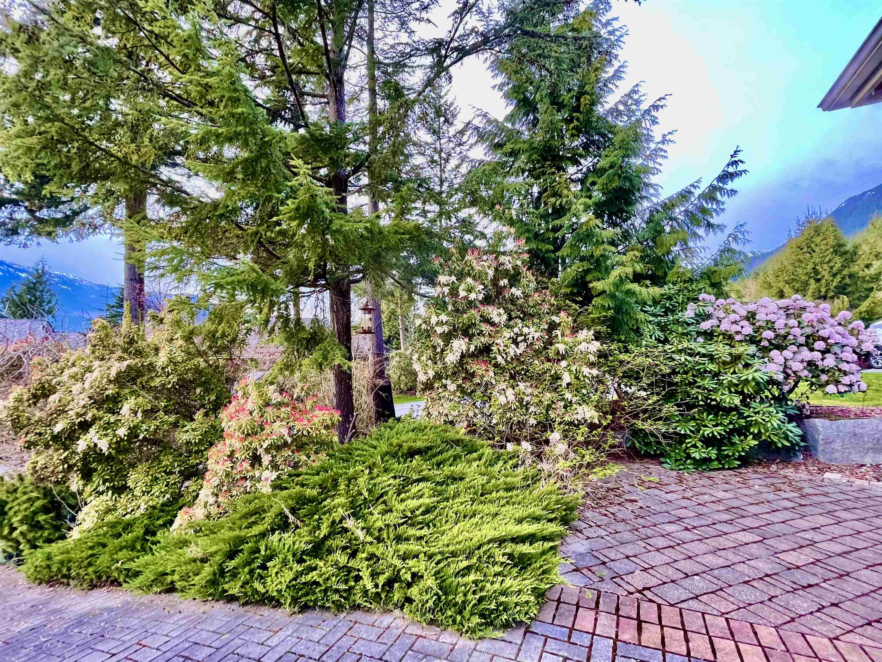 Listing image of 189 STONEGATE DRIVE