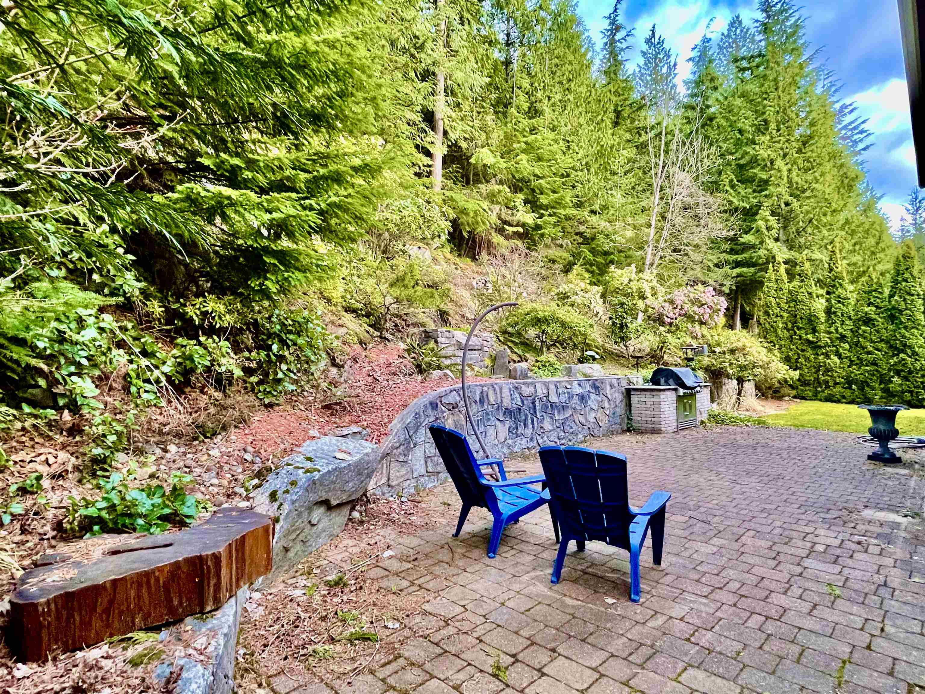 Listing image of 189 STONEGATE DRIVE